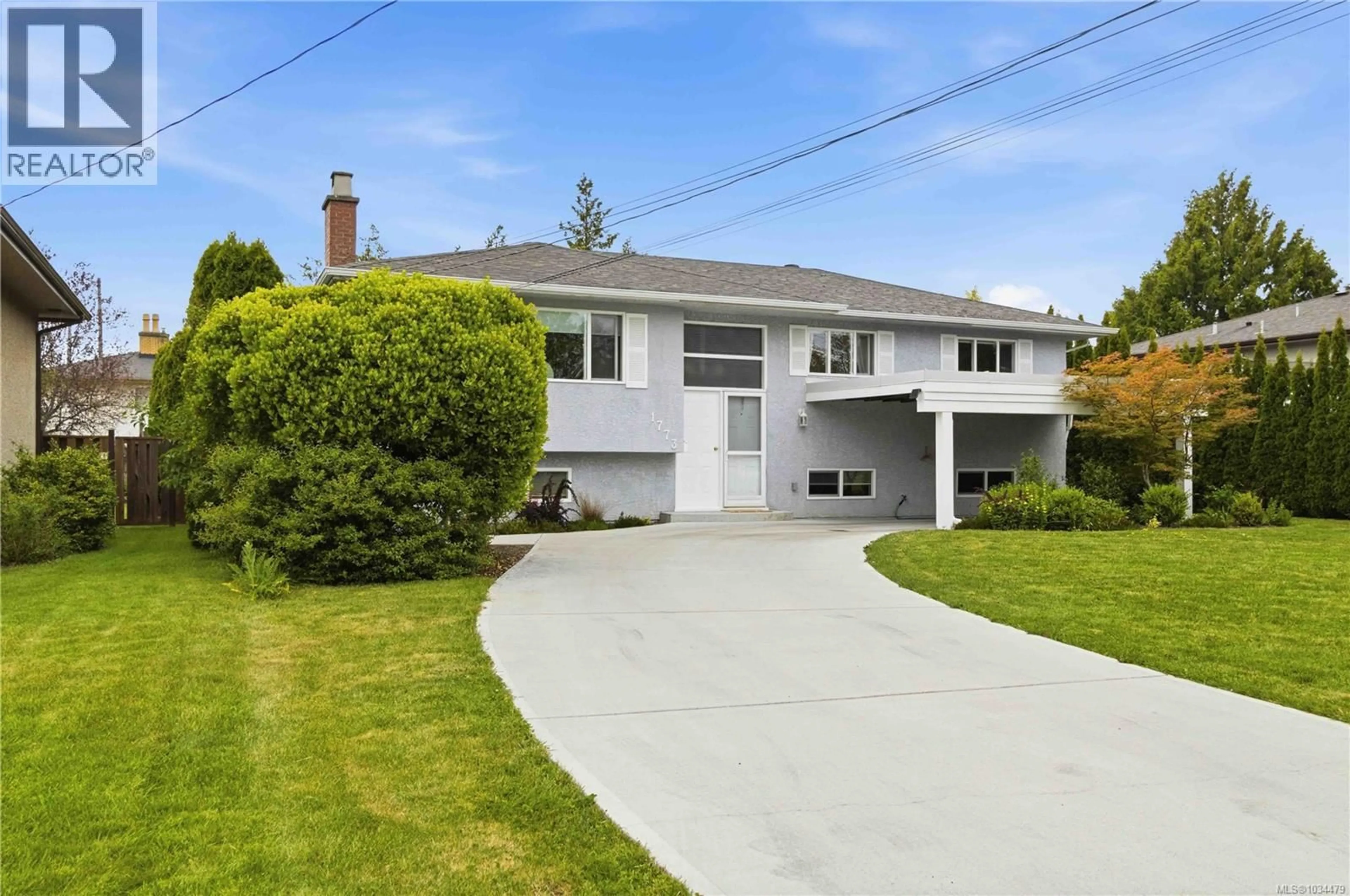 Home with vinyl exterior material, street for 1773 HOWROYD AVENUE, Saanich British Columbia V8P3C2