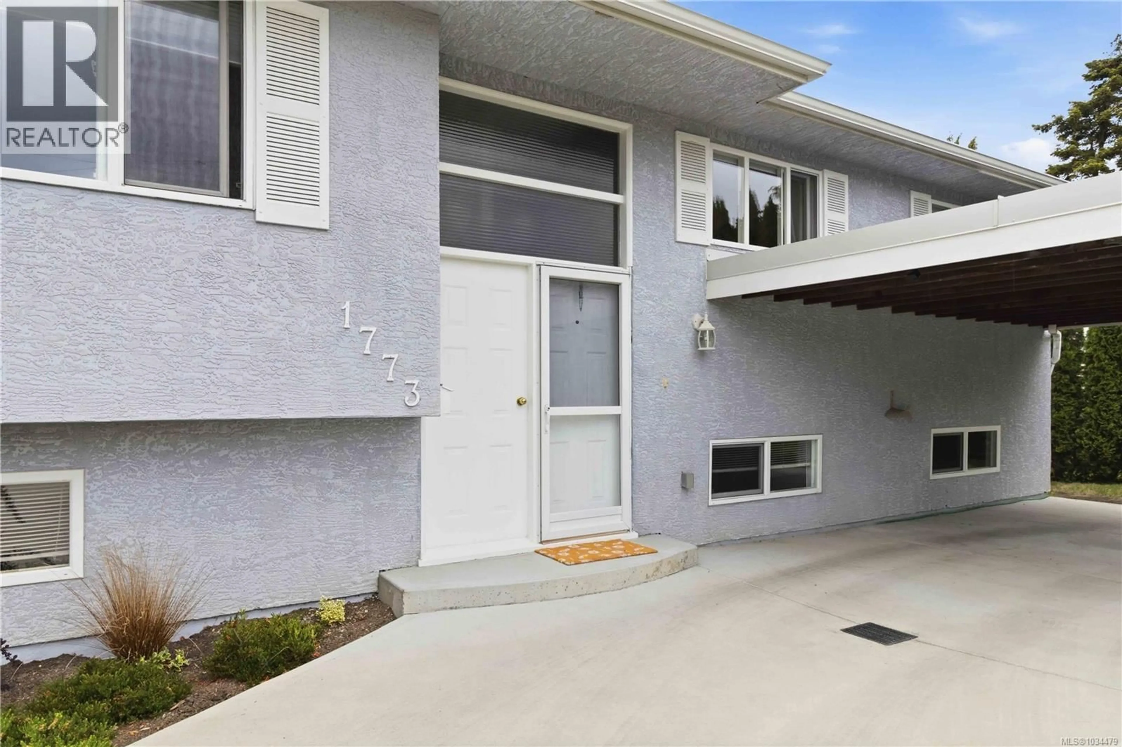 Home with vinyl exterior material, street for 1773 HOWROYD AVENUE, Saanich British Columbia V8P3C2