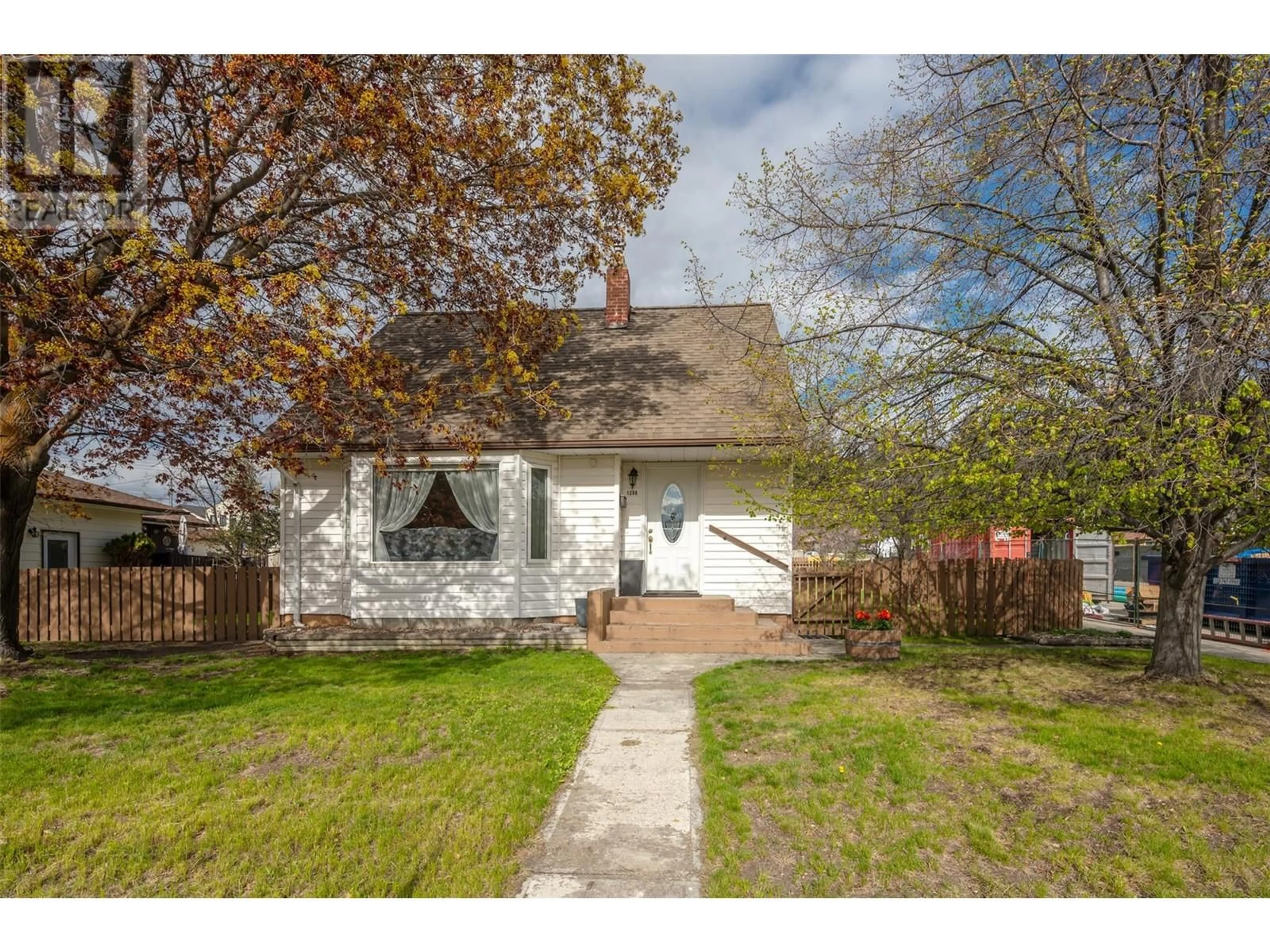 A pic from outside/outdoor area/front of a property/back of a property/a pic from drone, street for 1298 KENSINGTON STREET, Penticton British Columbia V2A4N4
