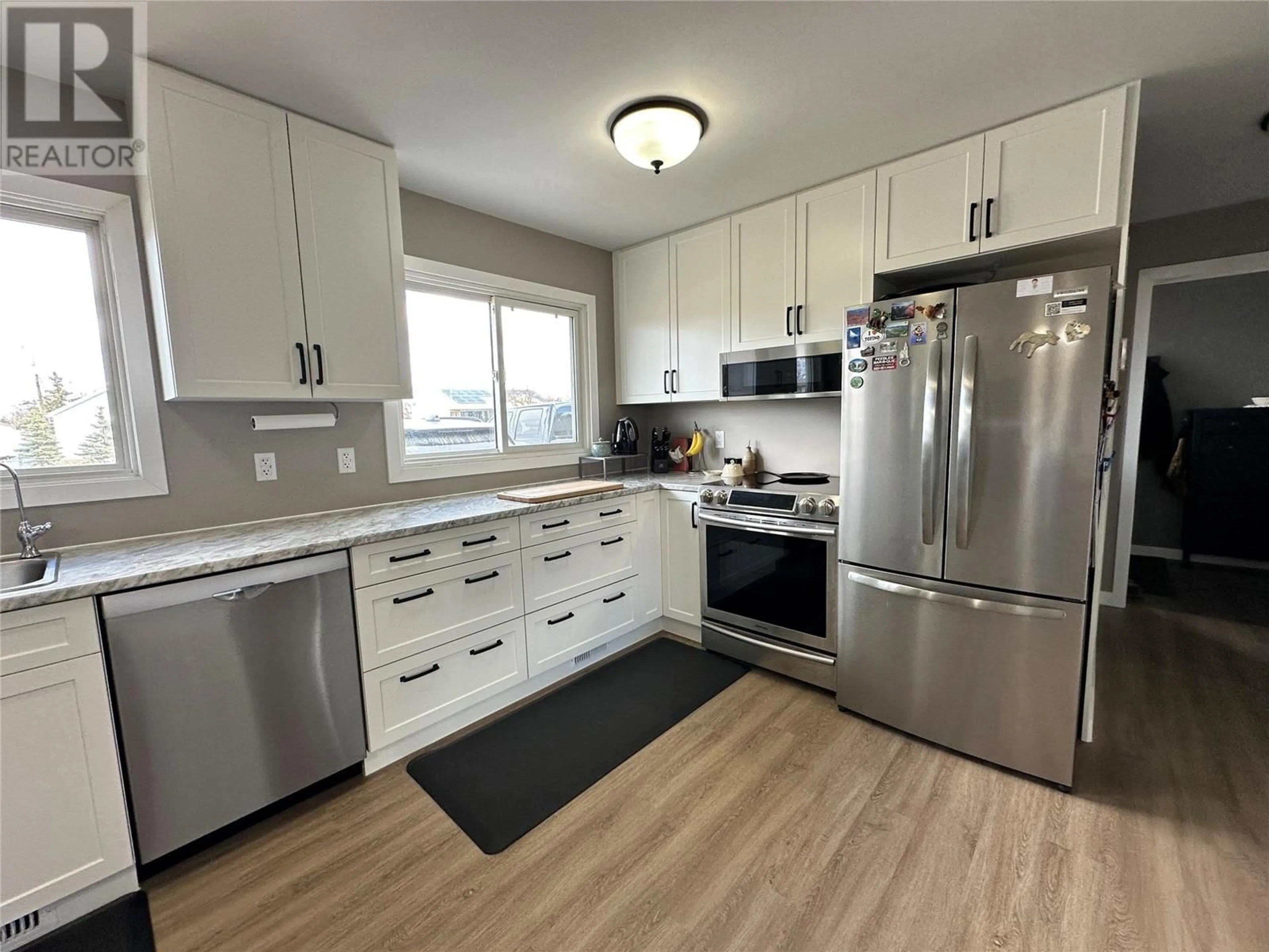 Open concept kitchen, wood/laminate floor for 913 111 AVENUE, Dawson Creek British Columbia V1G2X4