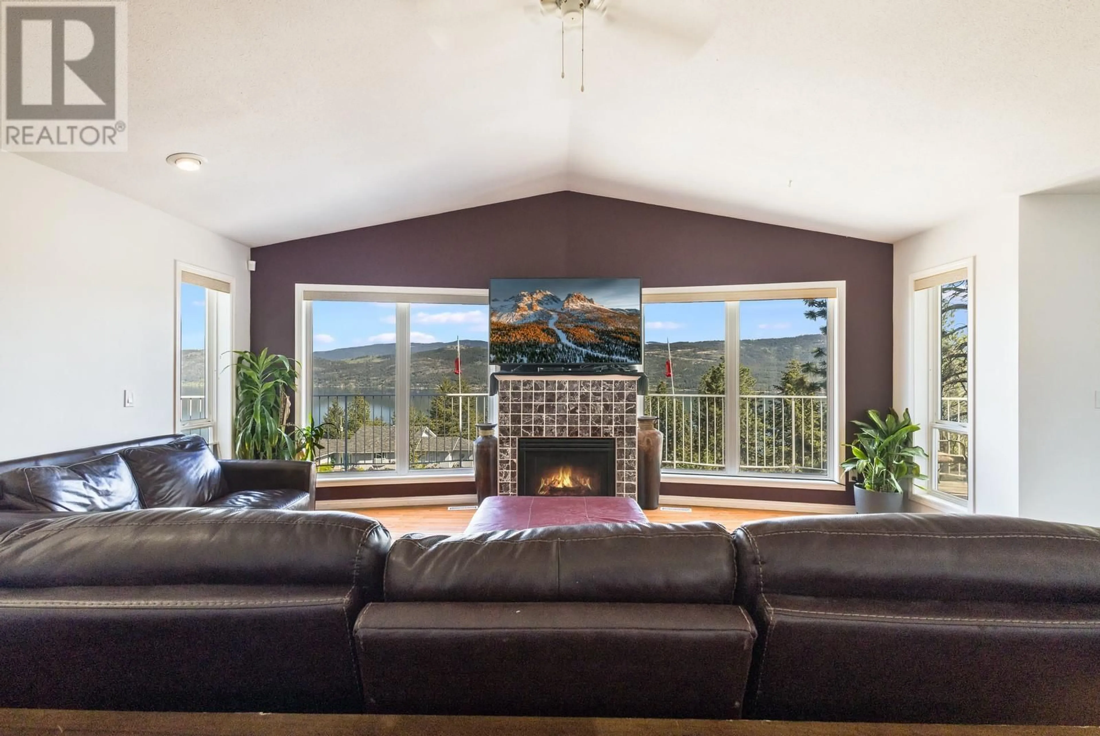 Living room with furniture, unknown for 10434 COLUMBIA WAY, Vernon British Columbia V1H2B5