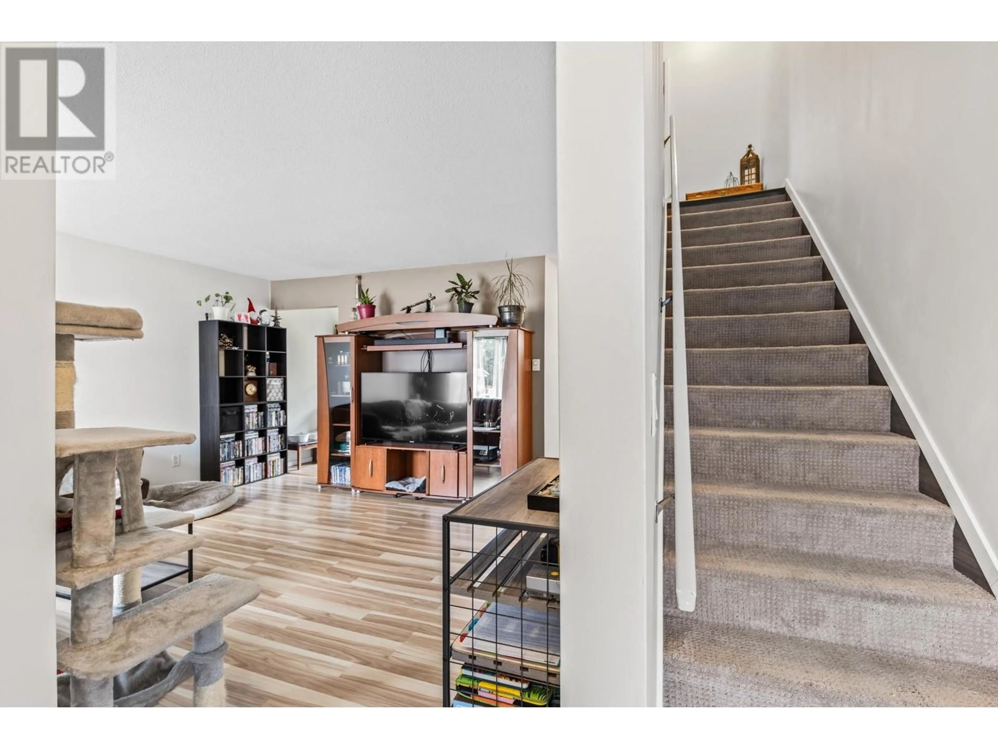 Indoor entryway for 690 BELL ROAD, Kelowna British Columbia V1X2Y1