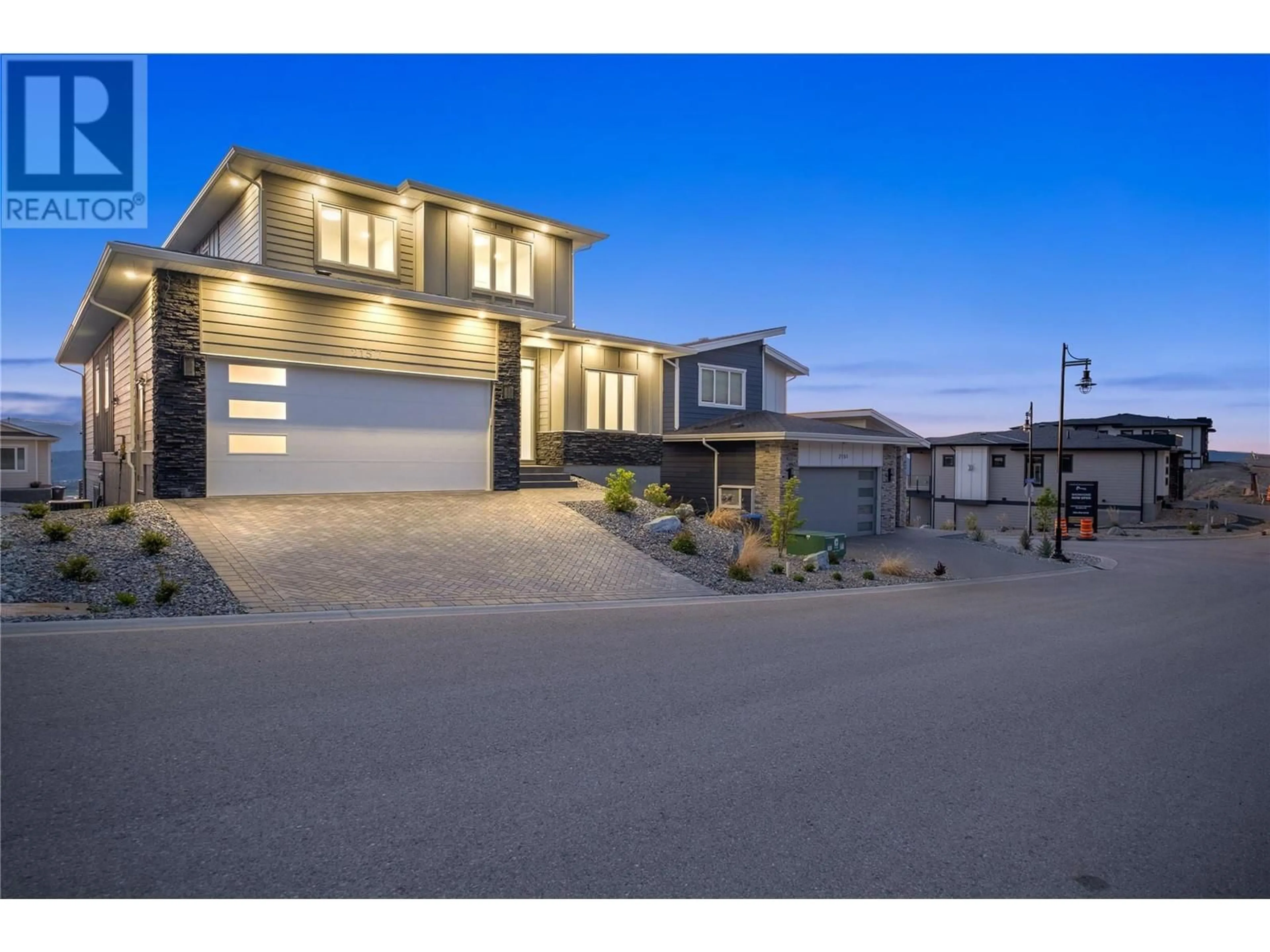 A pic from outside/outdoor area/front of a property/back of a property/a pic from drone, street for 2157 KENTUCKY CRESCENT, Kelowna British Columbia V1P1S8