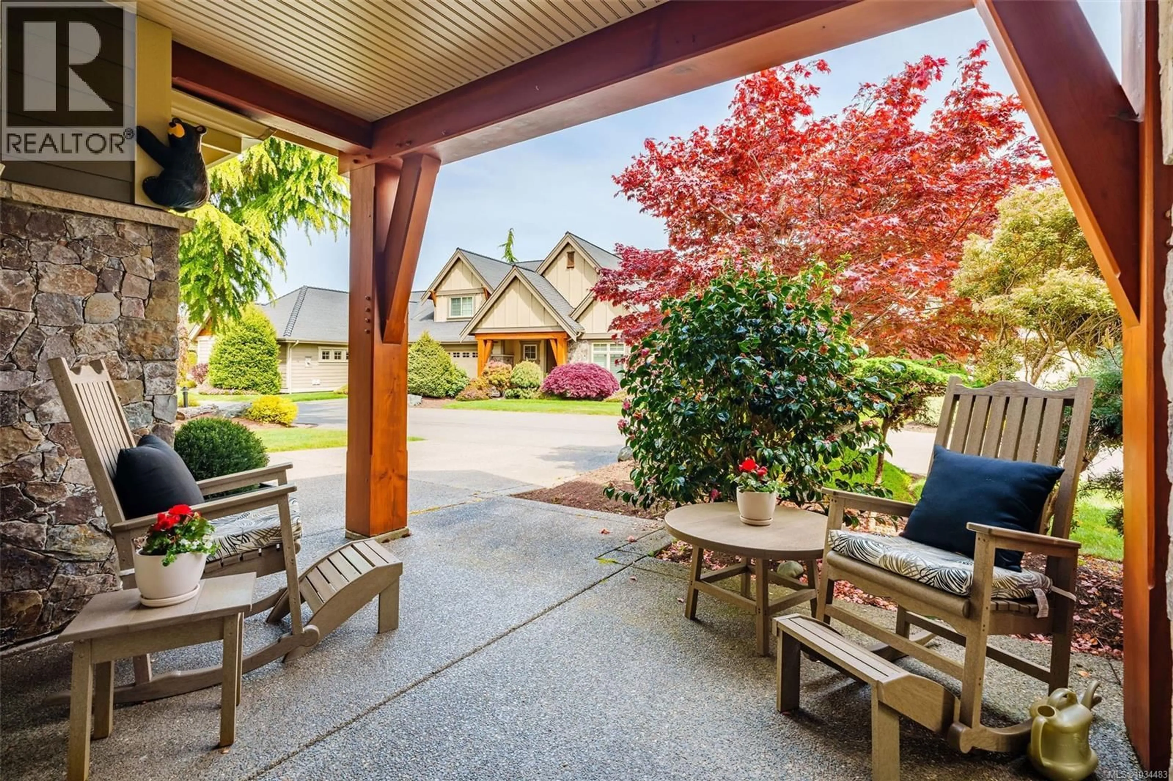 Patio, street for 646 EAGLEWOOD COURT, Qualicum Beach British Columbia V9K0A3