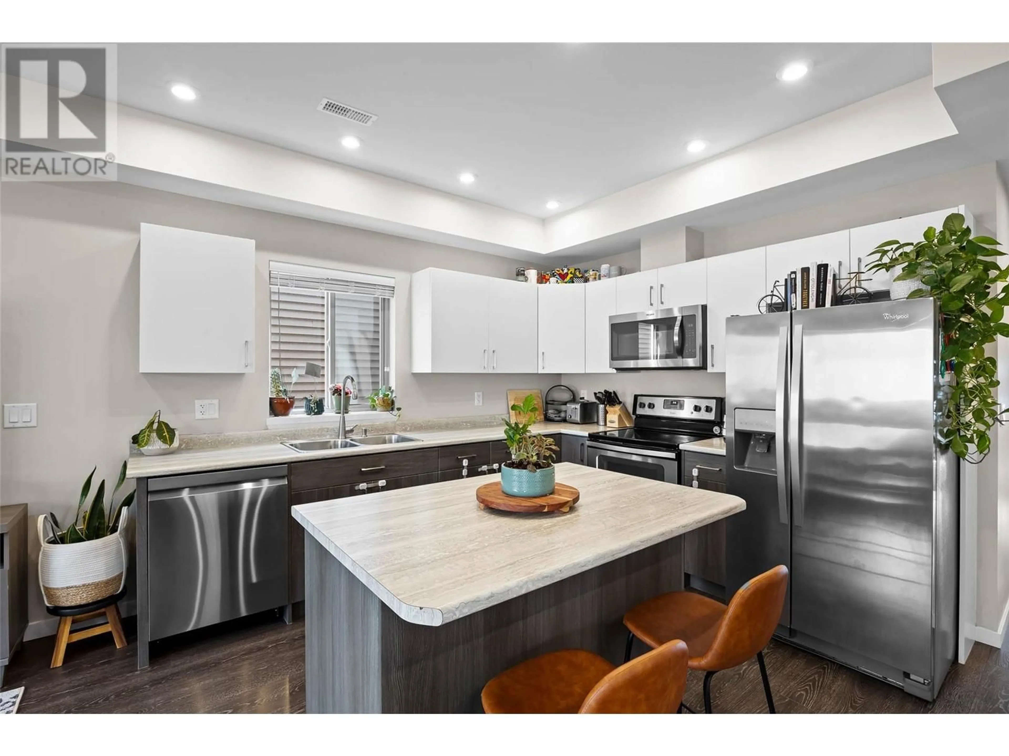 Open concept kitchen, ceramic/tile floor for 134 - 1850 HUGH ALLAN DRIVE, Kamloops British Columbia V1S0C8