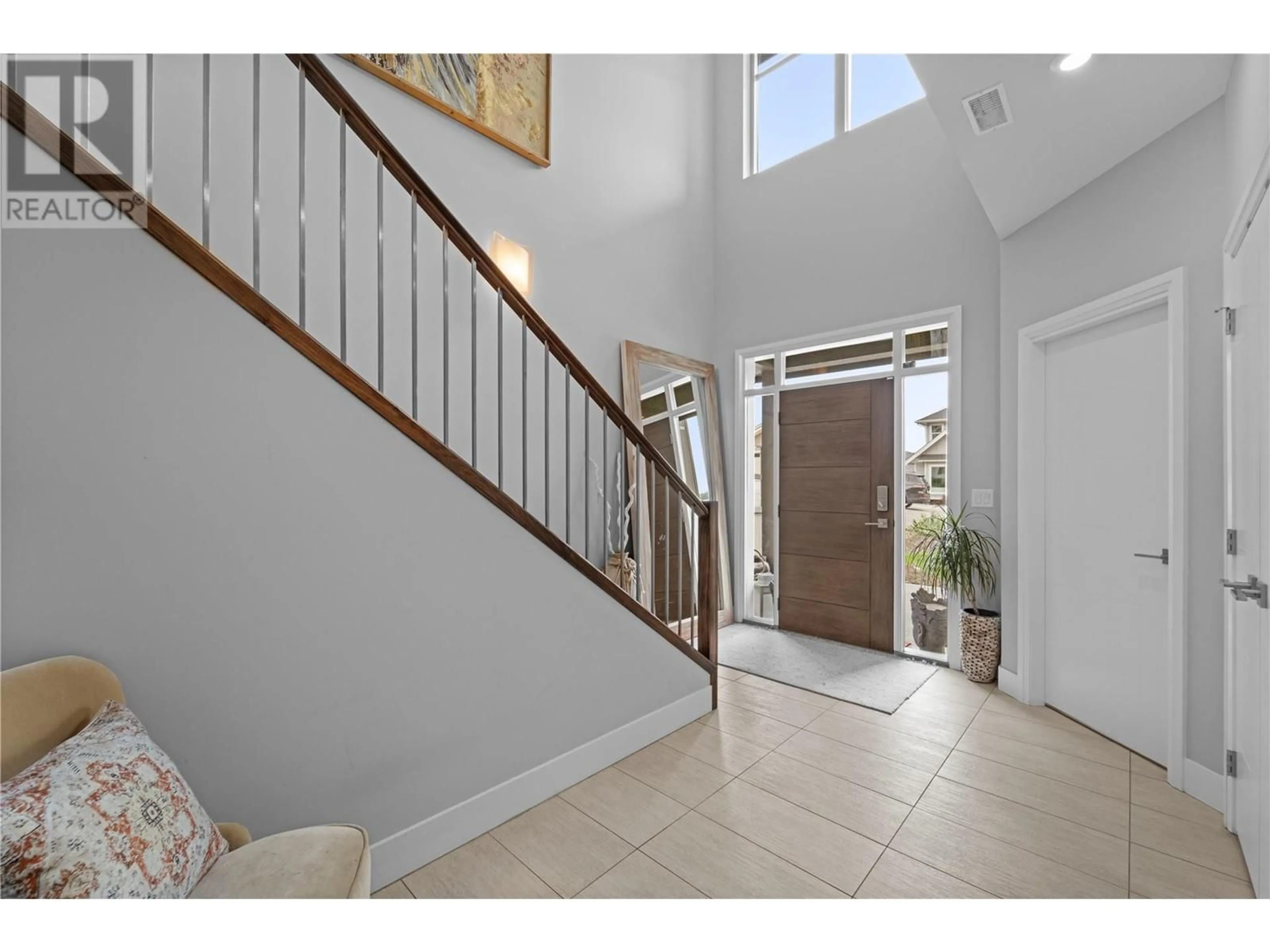 Indoor entryway for 2037 GALORE CRESCENT, Kamloops British Columbia V2E0A7