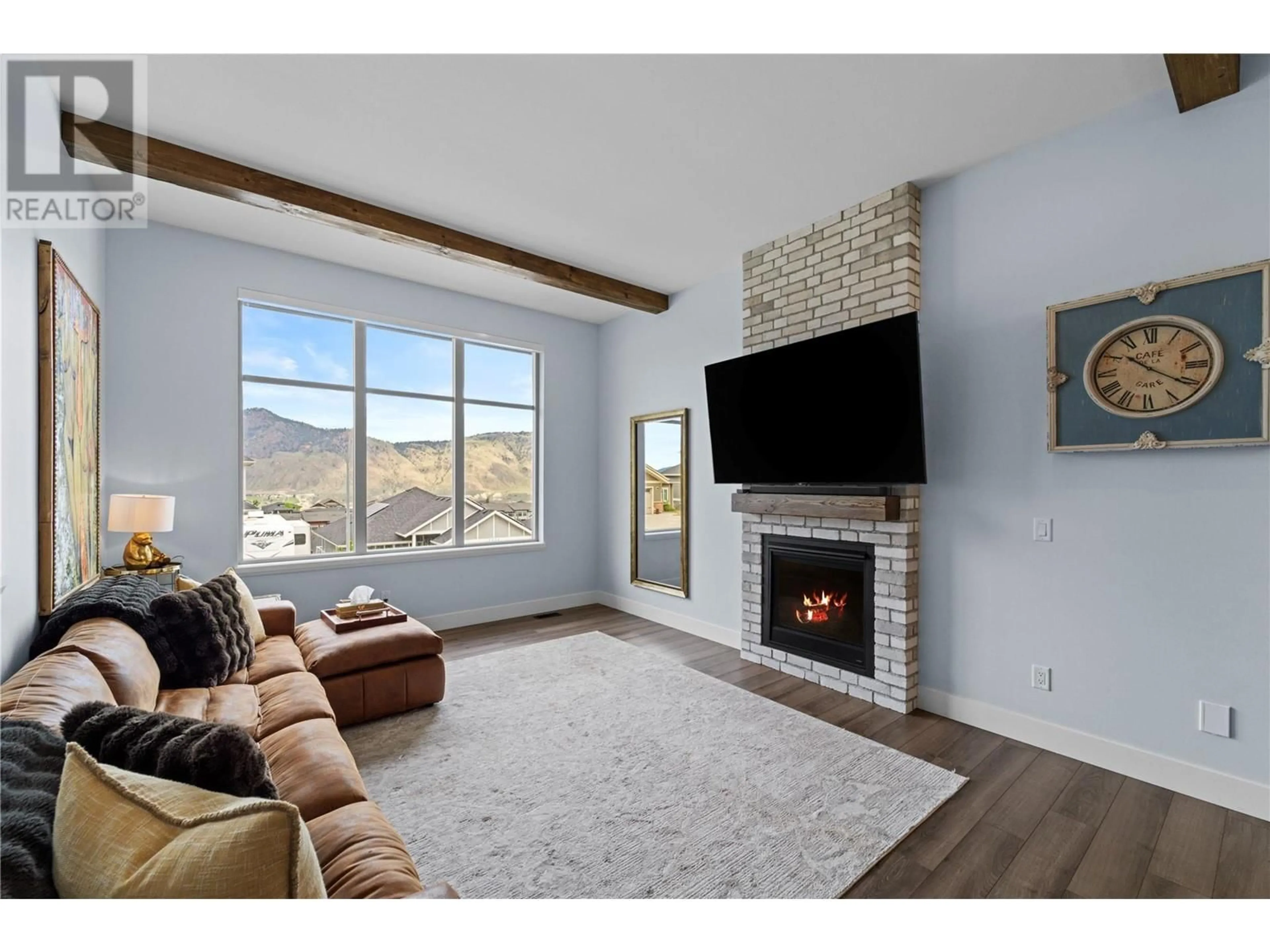 Living room with furniture, unknown for 2037 GALORE CRESCENT, Kamloops British Columbia V2E0A7