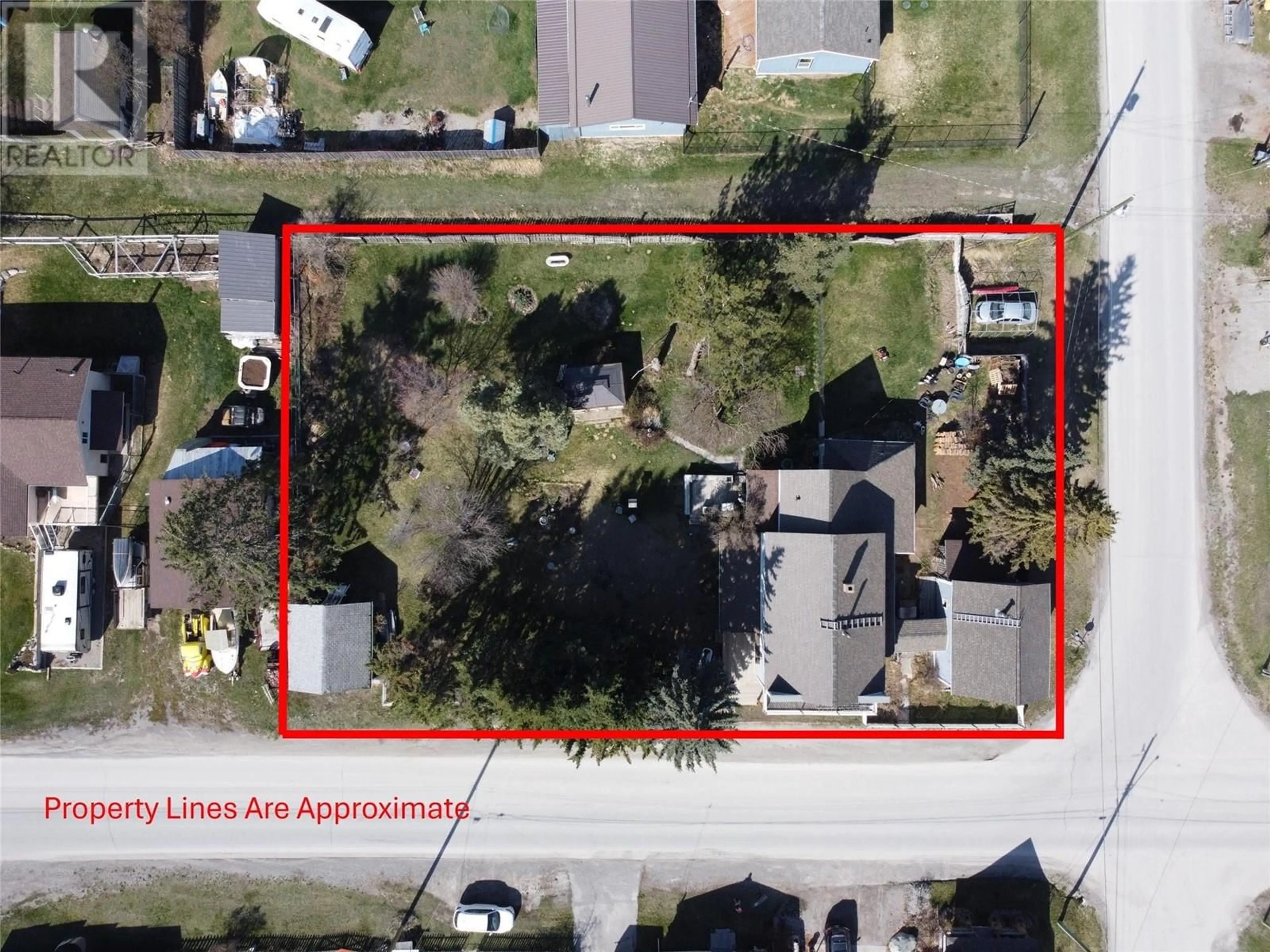 A pic from outside/outdoor area/front of a property/back of a property/a pic from drone, street for 9215 MAIN AVENUE, Wilmer British Columbia V0A1K5
