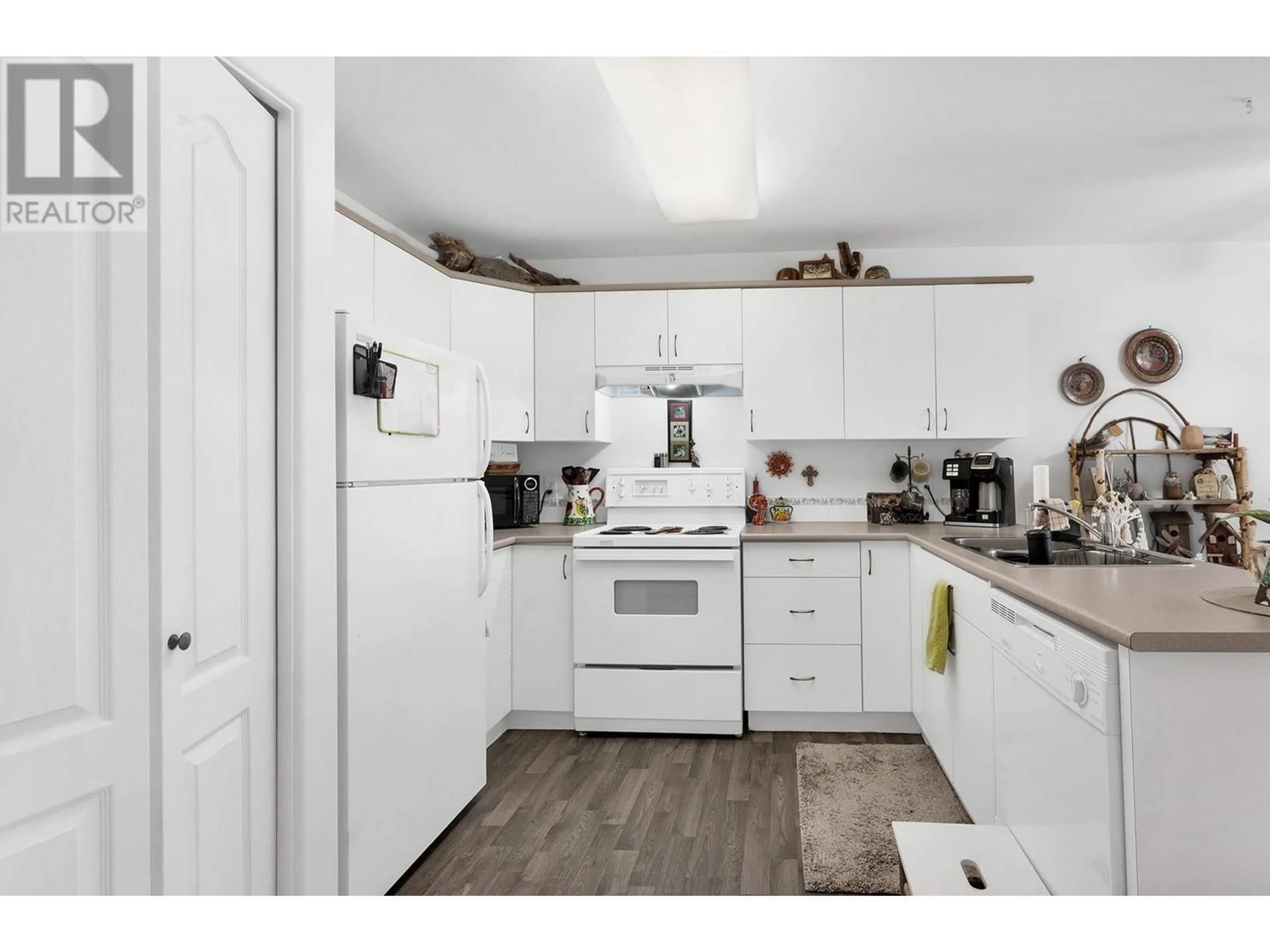 Standard kitchen, unknown for 211 - 554 SEYMOUR STREET, Kamloops British Columbia V2C2G9