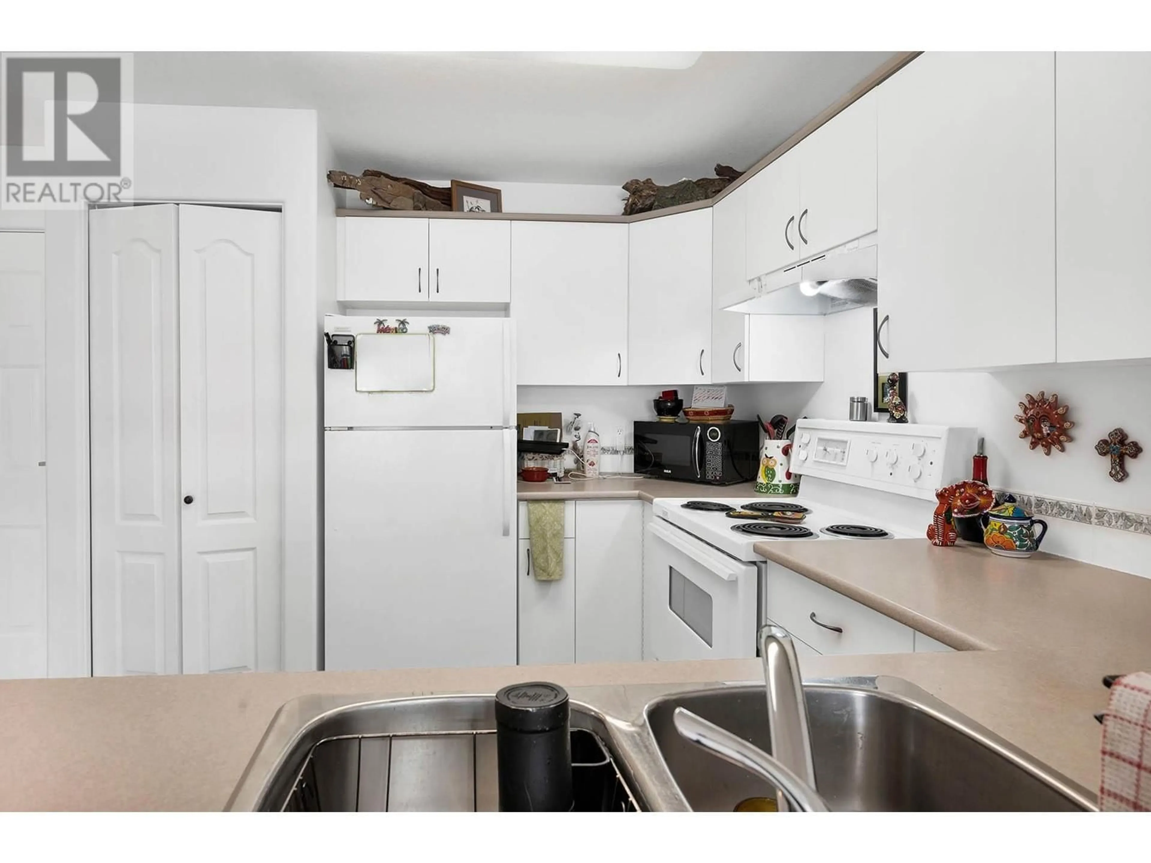 Standard kitchen, unknown for 211 - 554 SEYMOUR STREET, Kamloops British Columbia V2C2G9