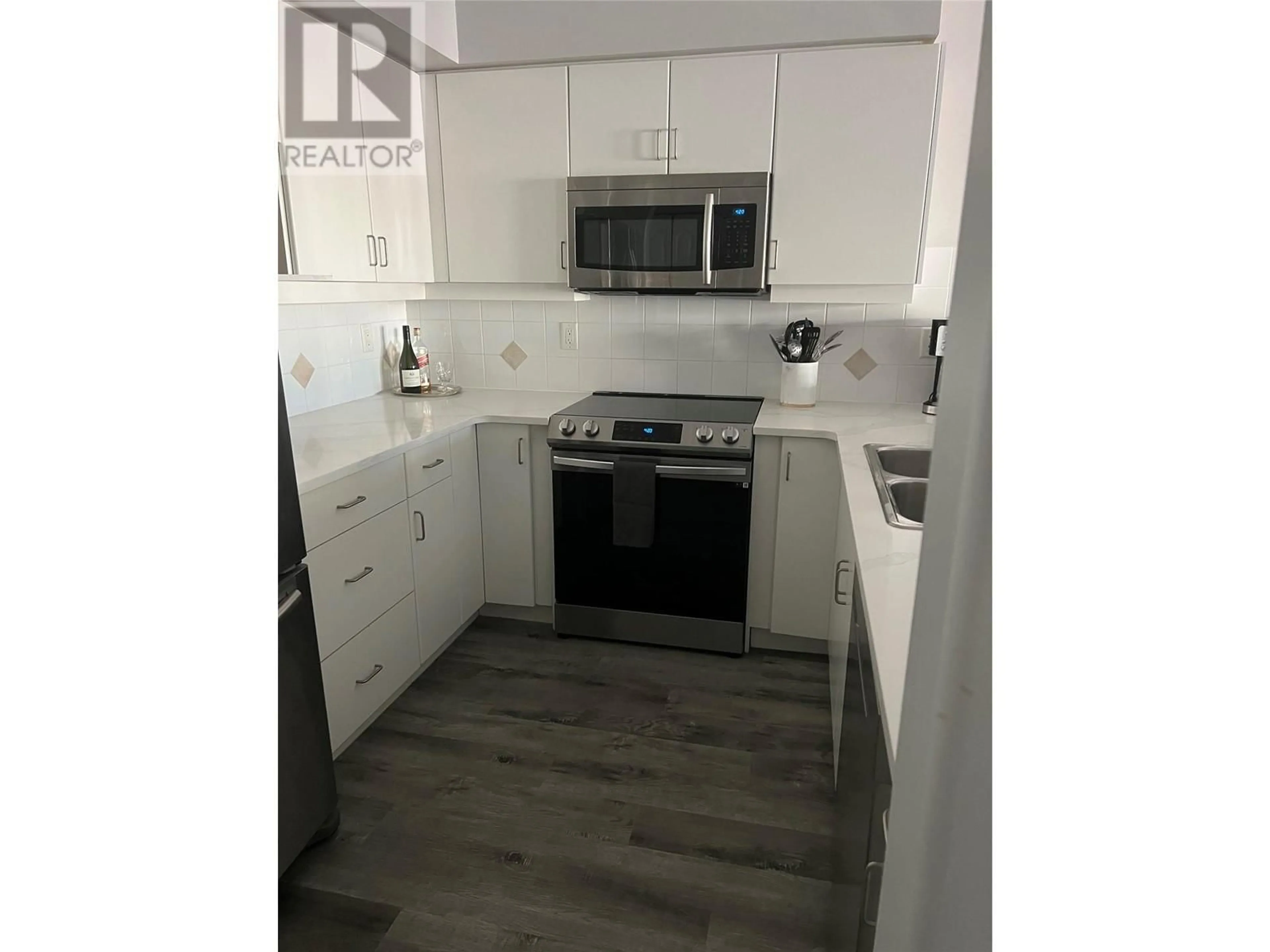 Standard kitchen, wood/laminate floor for 315 - 7600 COTTONWOOD DRIVE, Osoyoos British Columbia V0H1V3