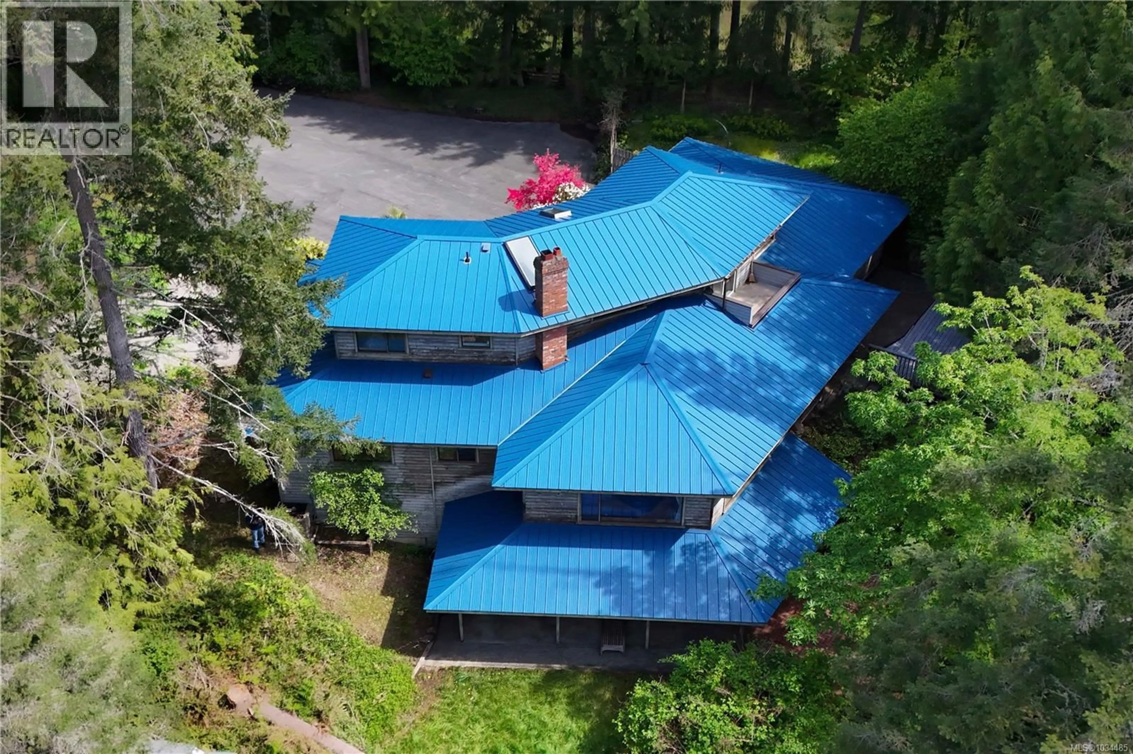 A pic from outside/outdoor area/front of a property/back of a property/a pic from drone, building for 2216 NORTH END ROAD, Salt Spring British Columbia V8K1A7