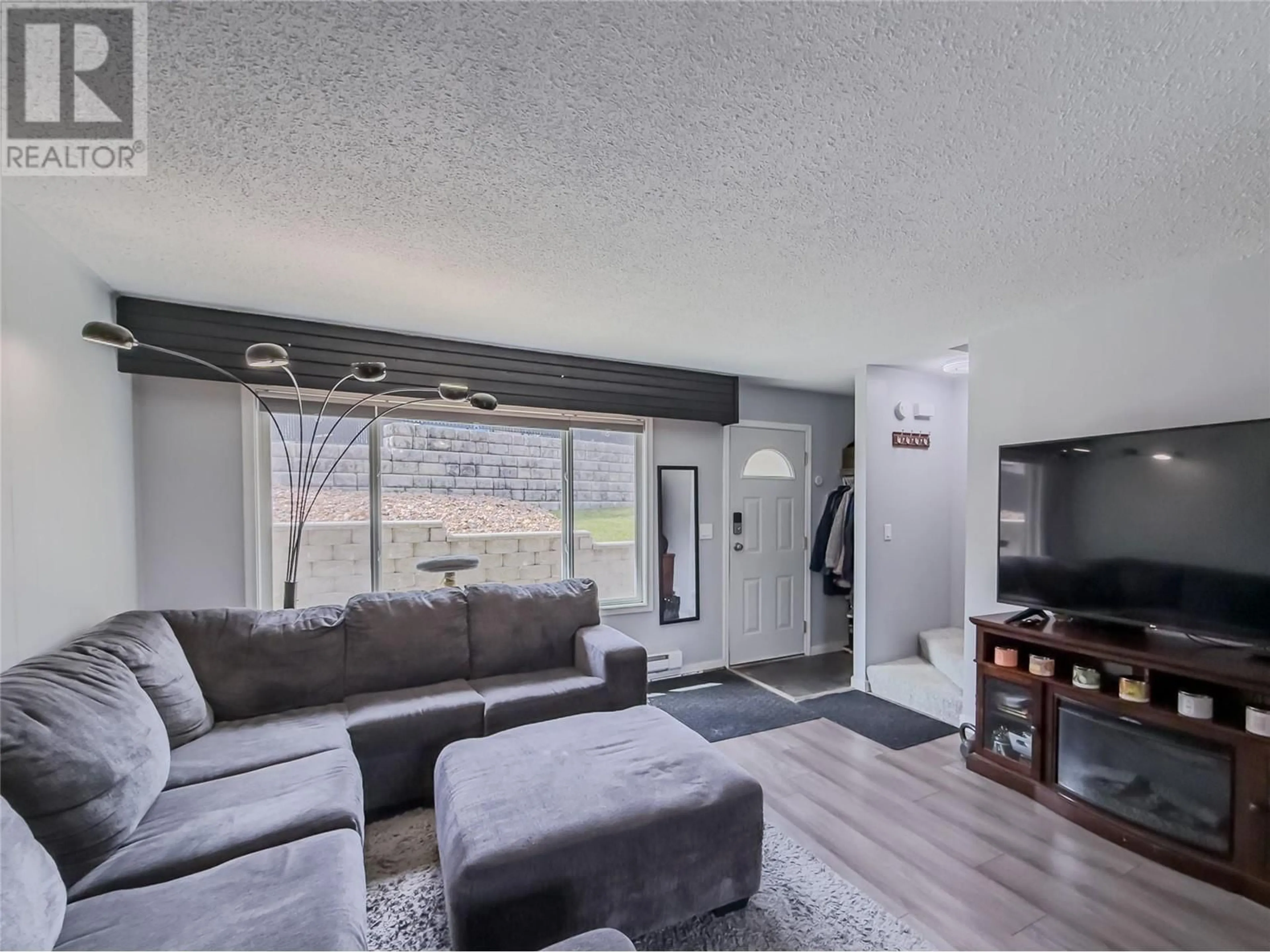 Living room with furniture, unknown for 81 - 1605 SUMMIT DRIVE, Kamloops British Columbia V2E2A5