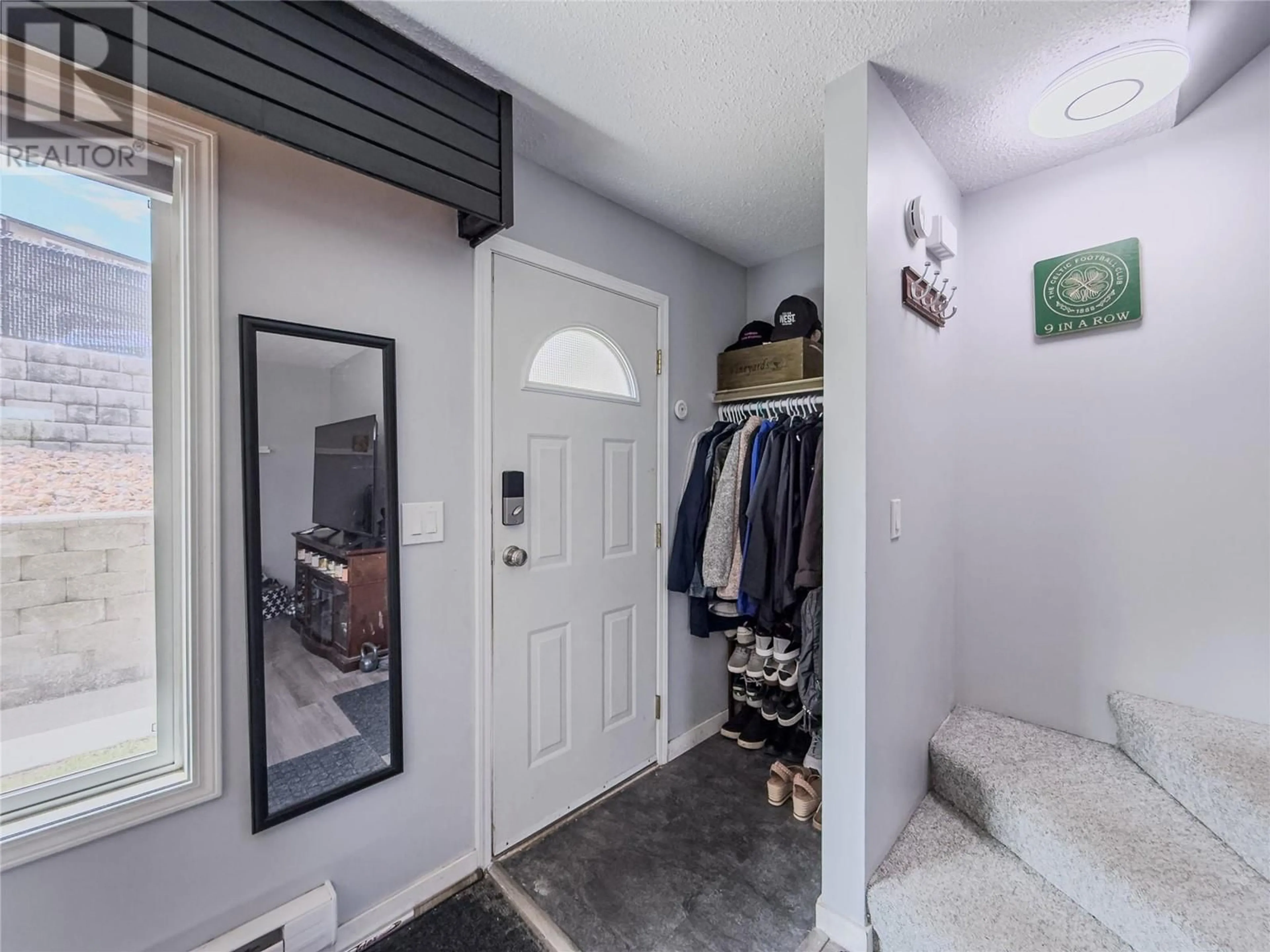 Indoor entryway for 81 - 1605 SUMMIT DRIVE, Kamloops British Columbia V2E2A5