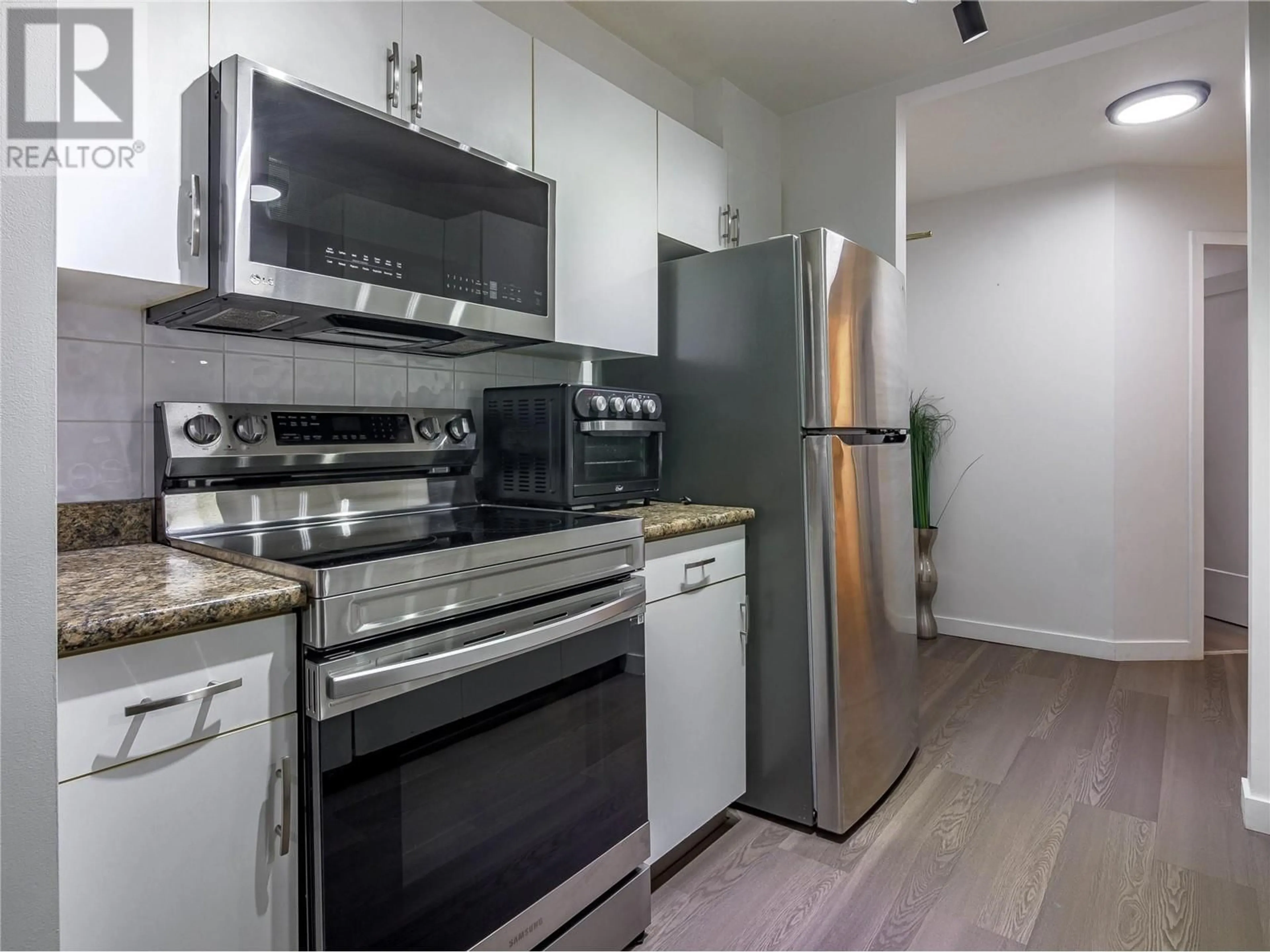 Standard kitchen, unknown for 201 - 709 HOUGHTON ROAD, Kelowna British Columbia V1X7J7