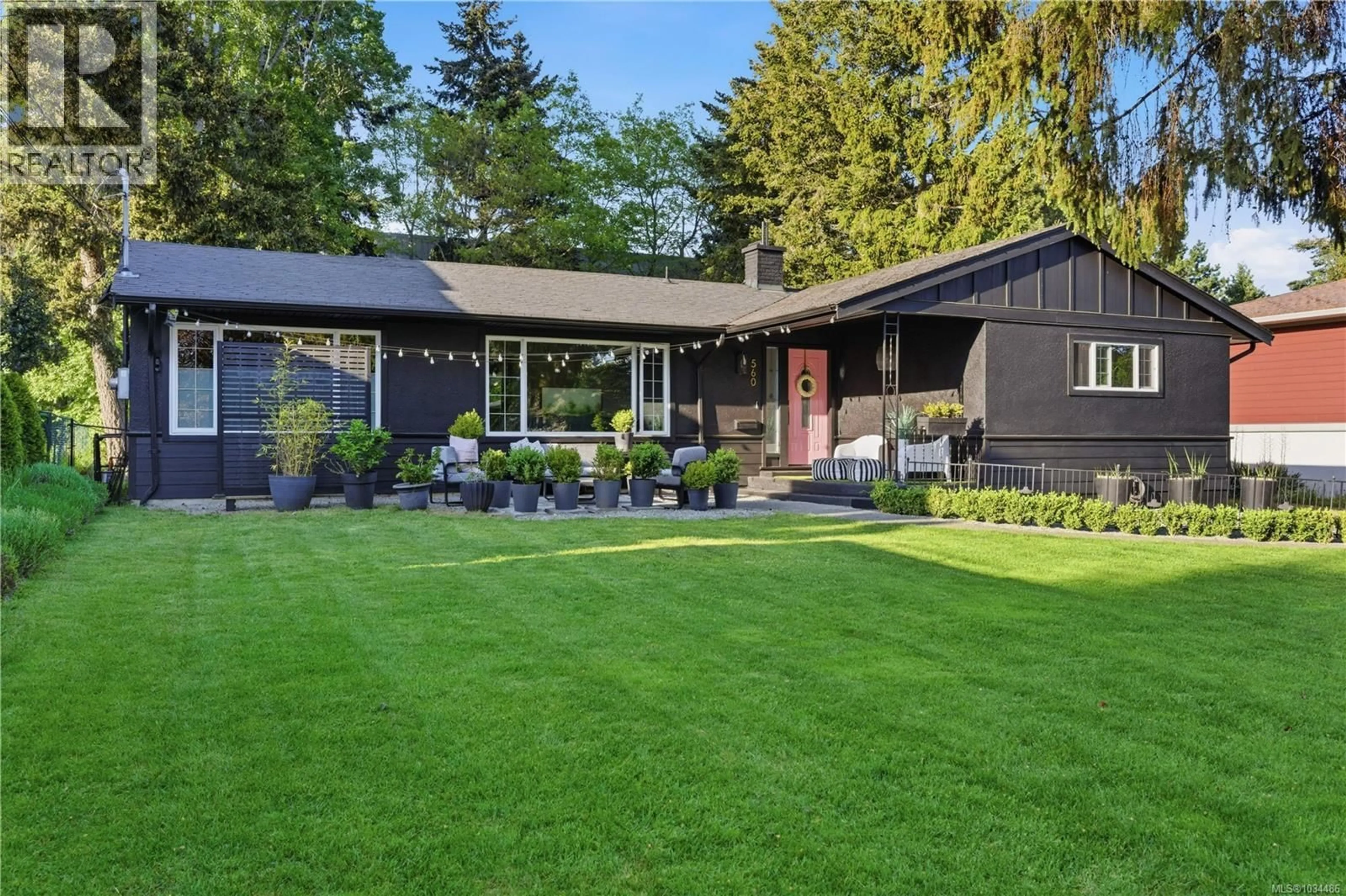 Home with vinyl exterior material, unknown for 560 KAY STREET, Saanich British Columbia V8Z2L3