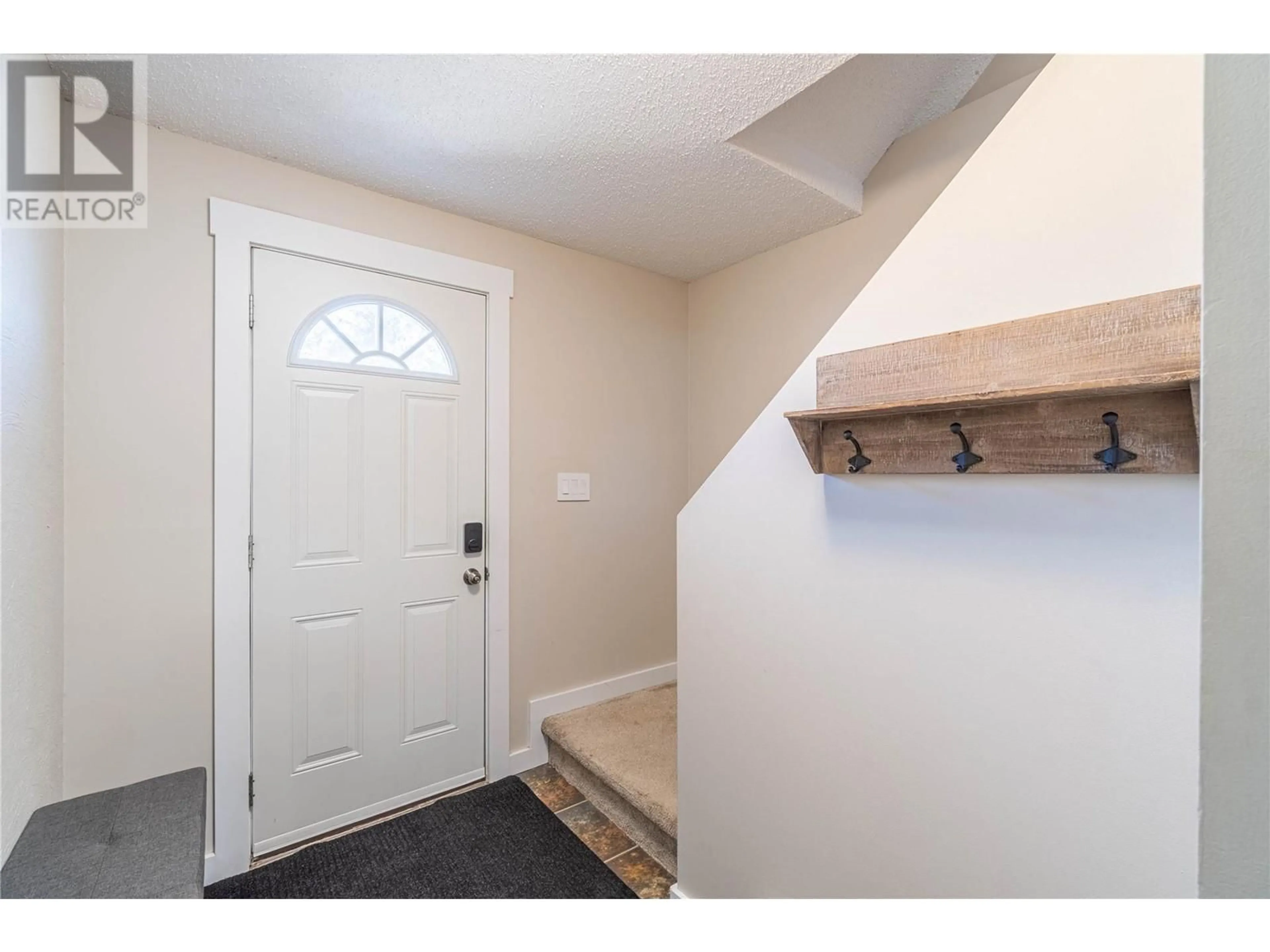 Indoor entryway for 52 - 1605 SUMMIT DRIVE, Kamloops British Columbia V2E2A5