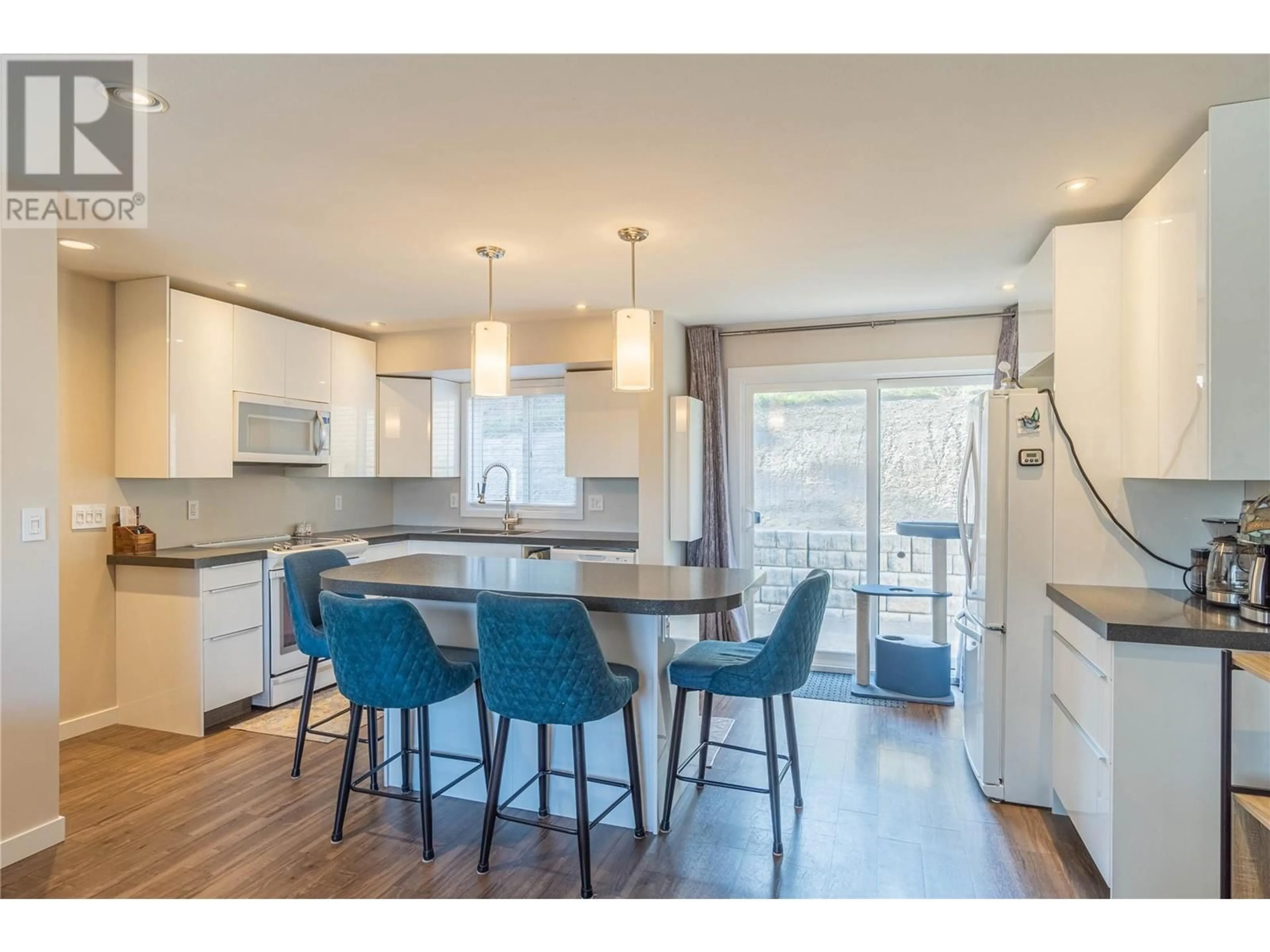Open concept kitchen, wood/laminate floor for 52 - 1605 SUMMIT DRIVE, Kamloops British Columbia V2E2A5