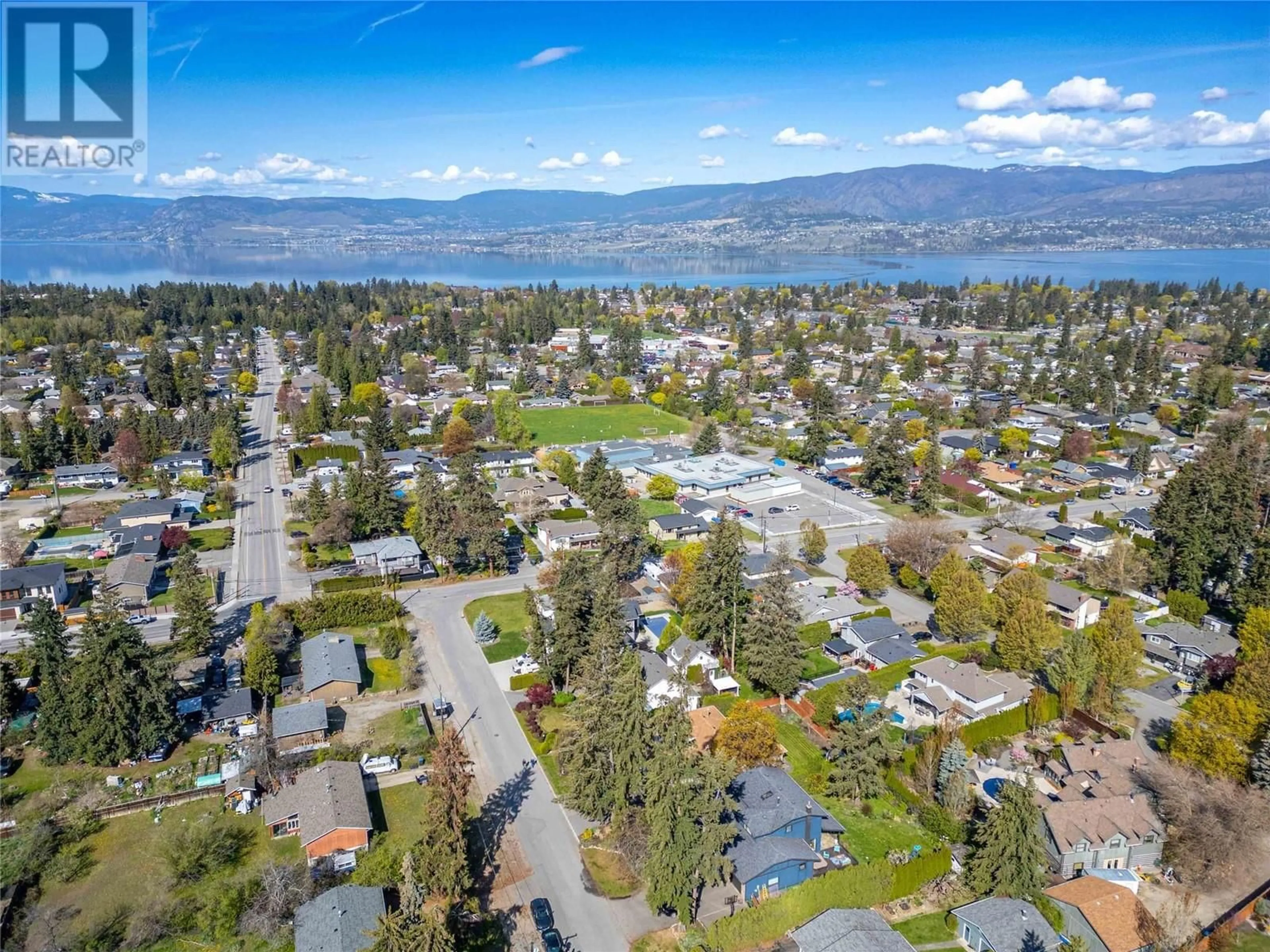 A pic from outside/outdoor area/front of a property/back of a property/a pic from drone, mountain view for 826 BULLOCK ROAD, Kelowna British Columbia V1W2C1