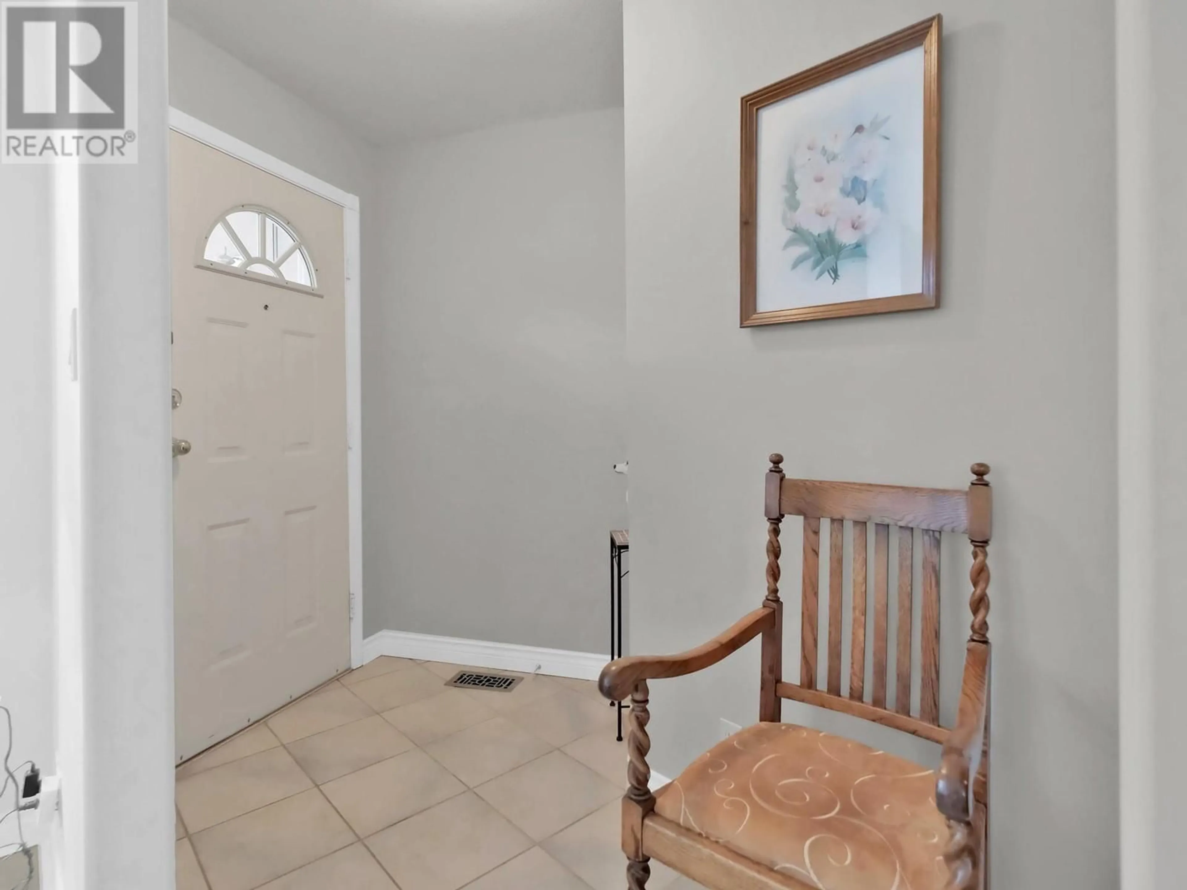 Indoor entryway for 143 - 1634 CARMI AVENUE, Penticton British Columbia V2A8K5