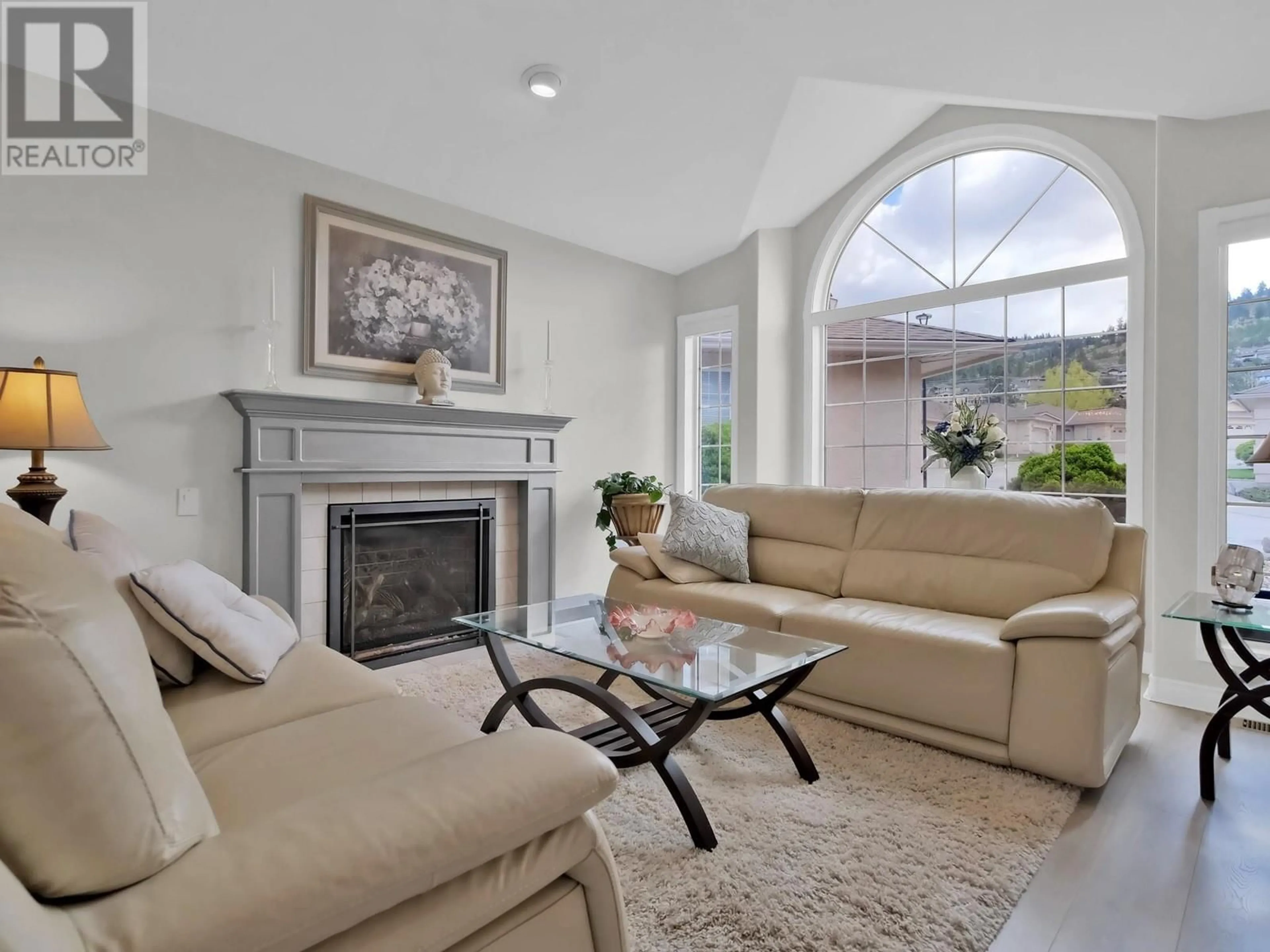 Living room with furniture, unknown for 143 - 1634 CARMI AVENUE, Penticton British Columbia V2A8K5