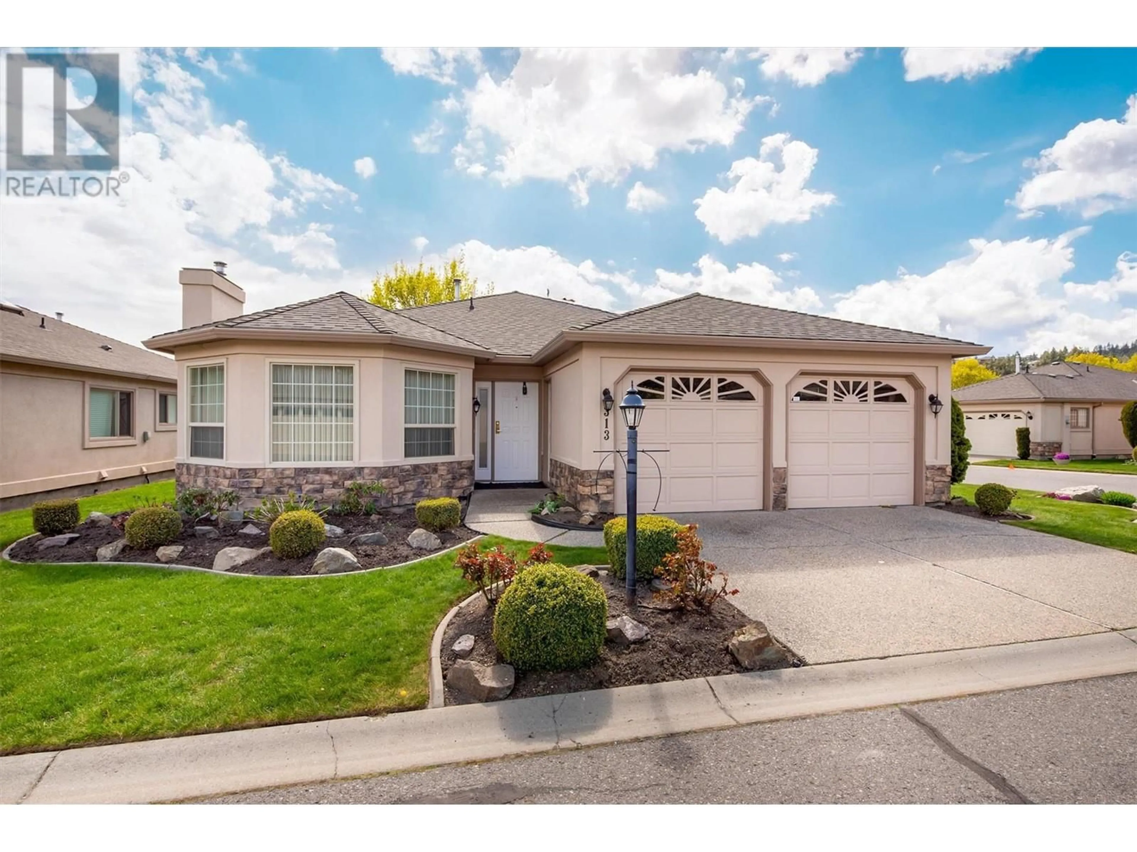 Home with vinyl exterior material, street for 313 - 595 YATES ROAD, Kelowna British Columbia V1V1P8