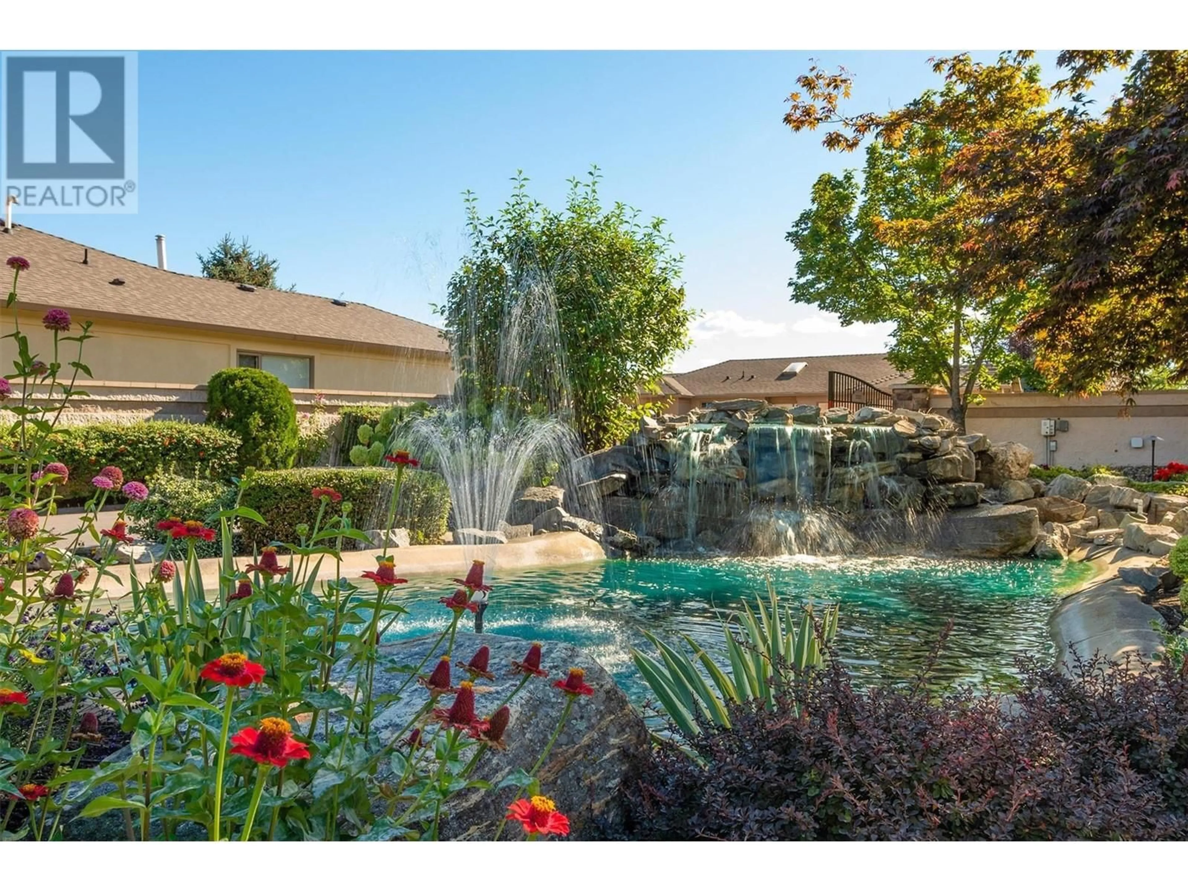 Pool for 313 - 595 YATES ROAD, Kelowna British Columbia V1V1P8