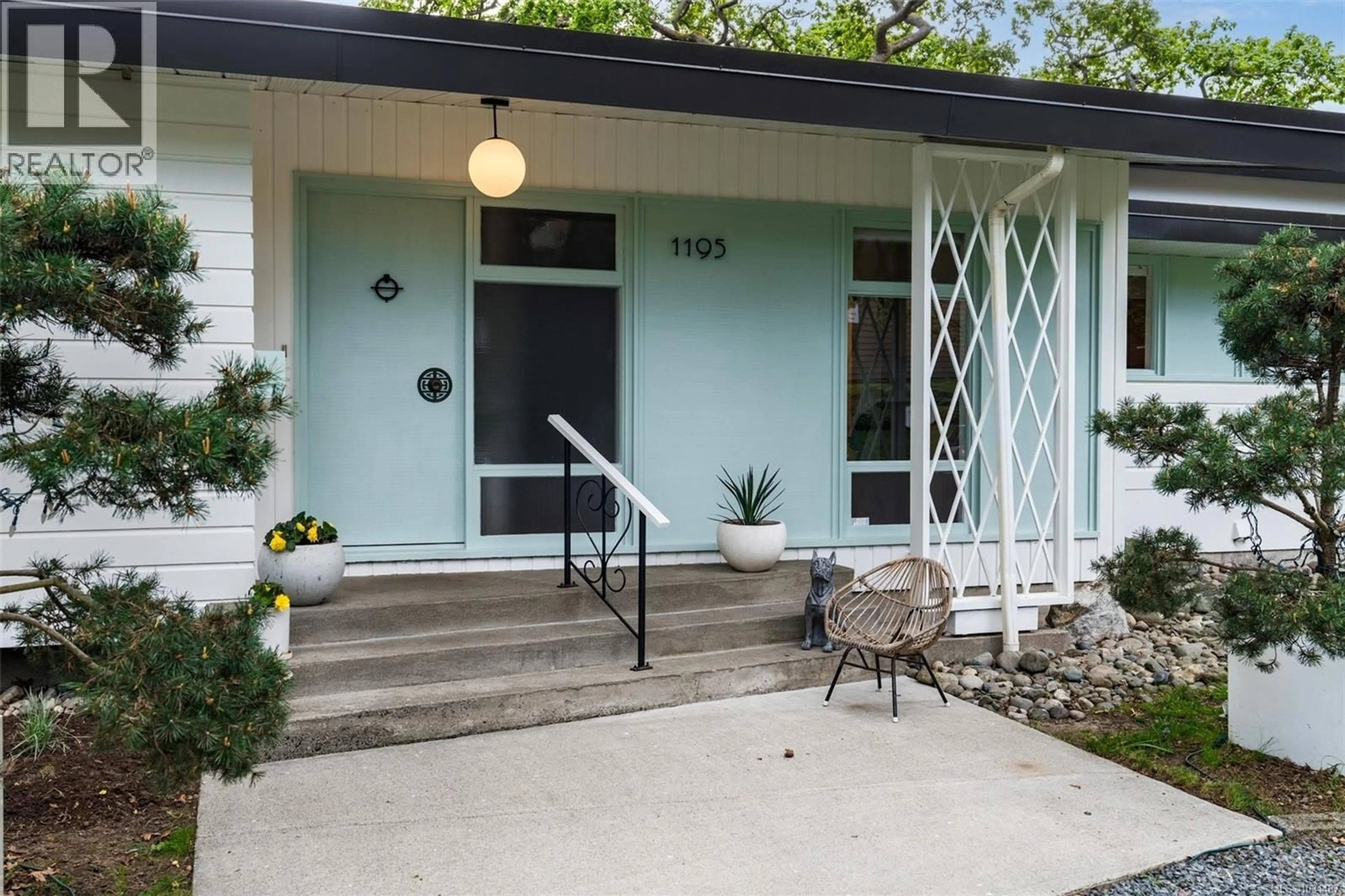 Patio, street for 1195 KINGS ROAD, Victoria British Columbia V8T1X6