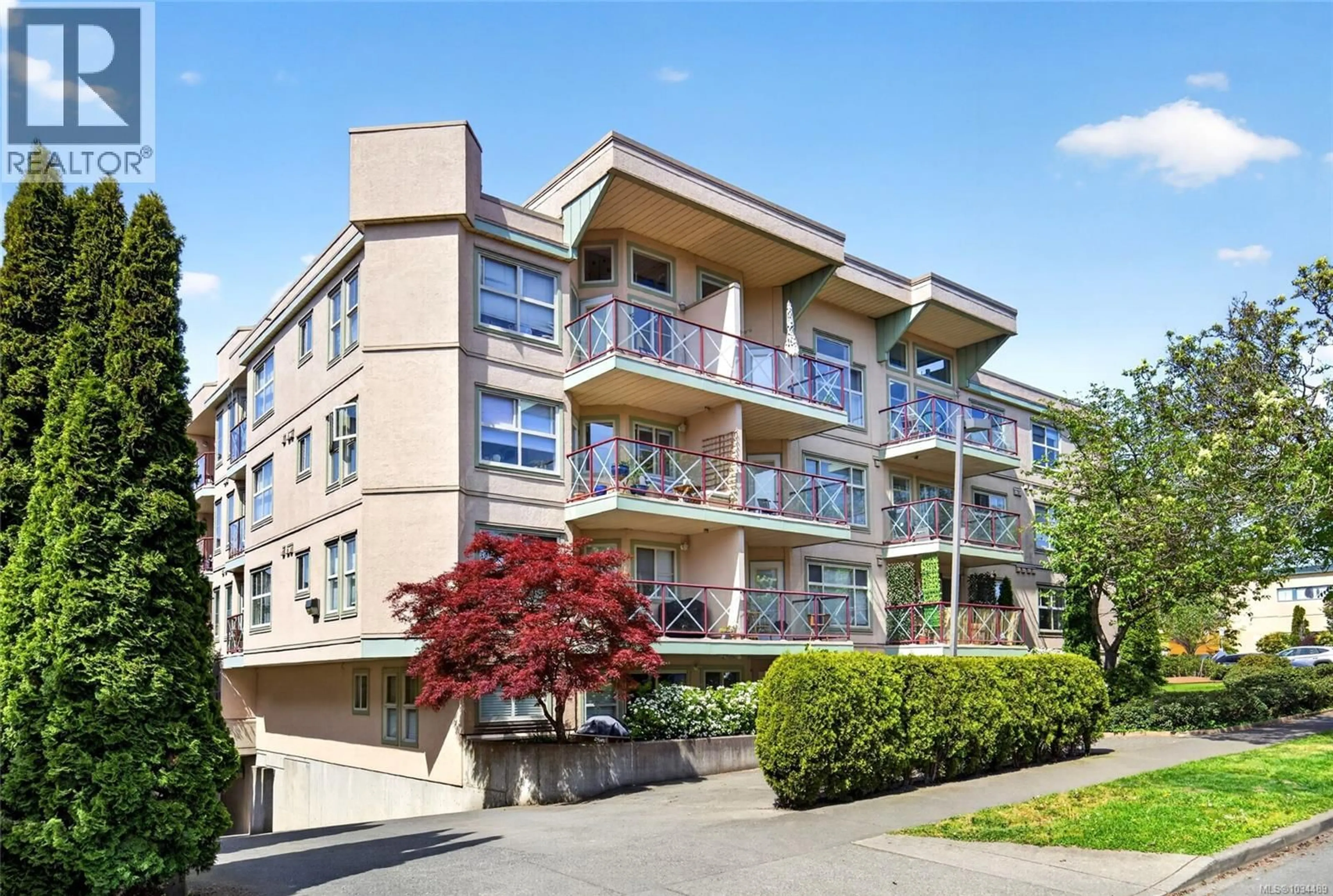 Patio, building for 108 - 2560 WARK STREET, Victoria British Columbia V8T4G8