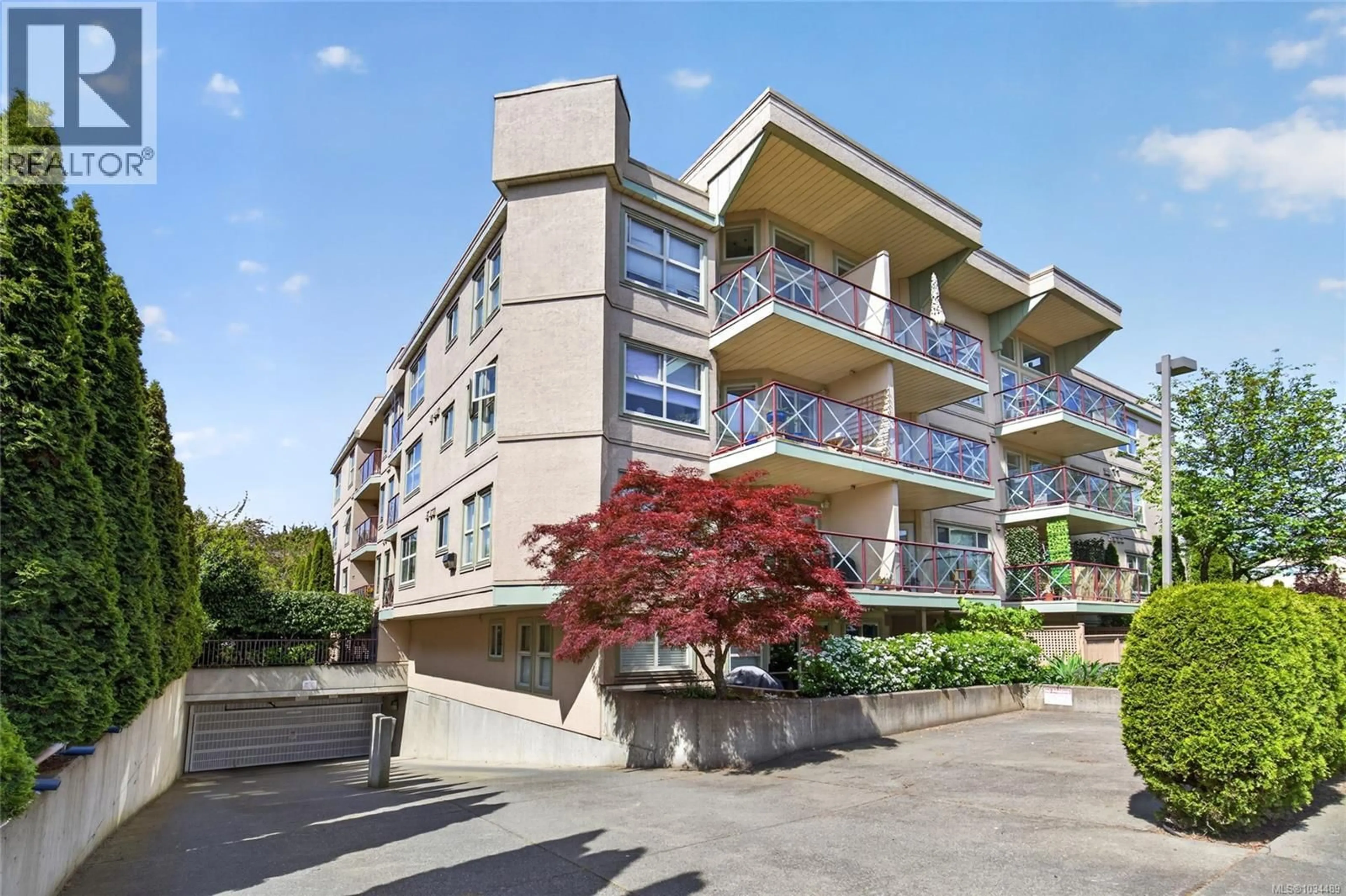 Patio, building for 108 - 2560 WARK STREET, Victoria British Columbia V8T4G8