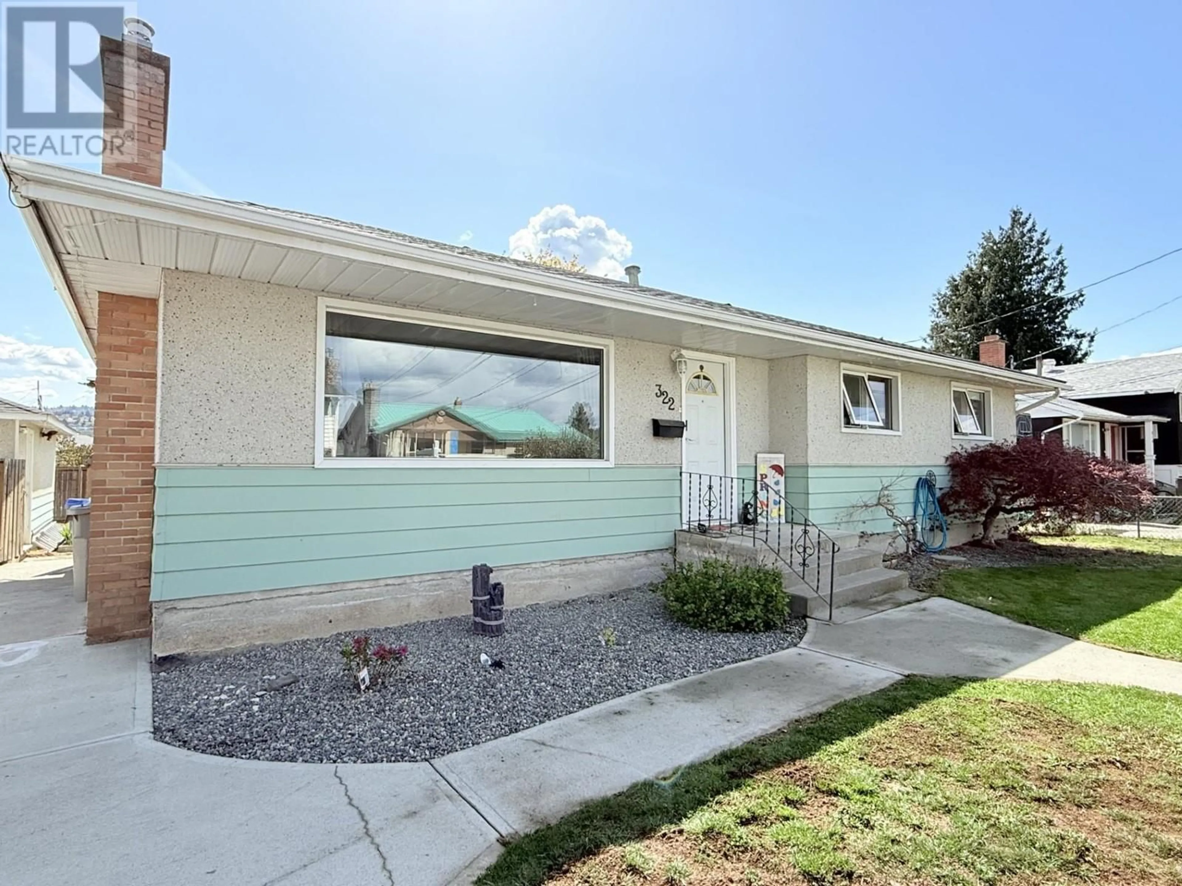 Home with vinyl exterior material, street for 322 WALNUT AVENUE, Kamloops British Columbia V2B1K3