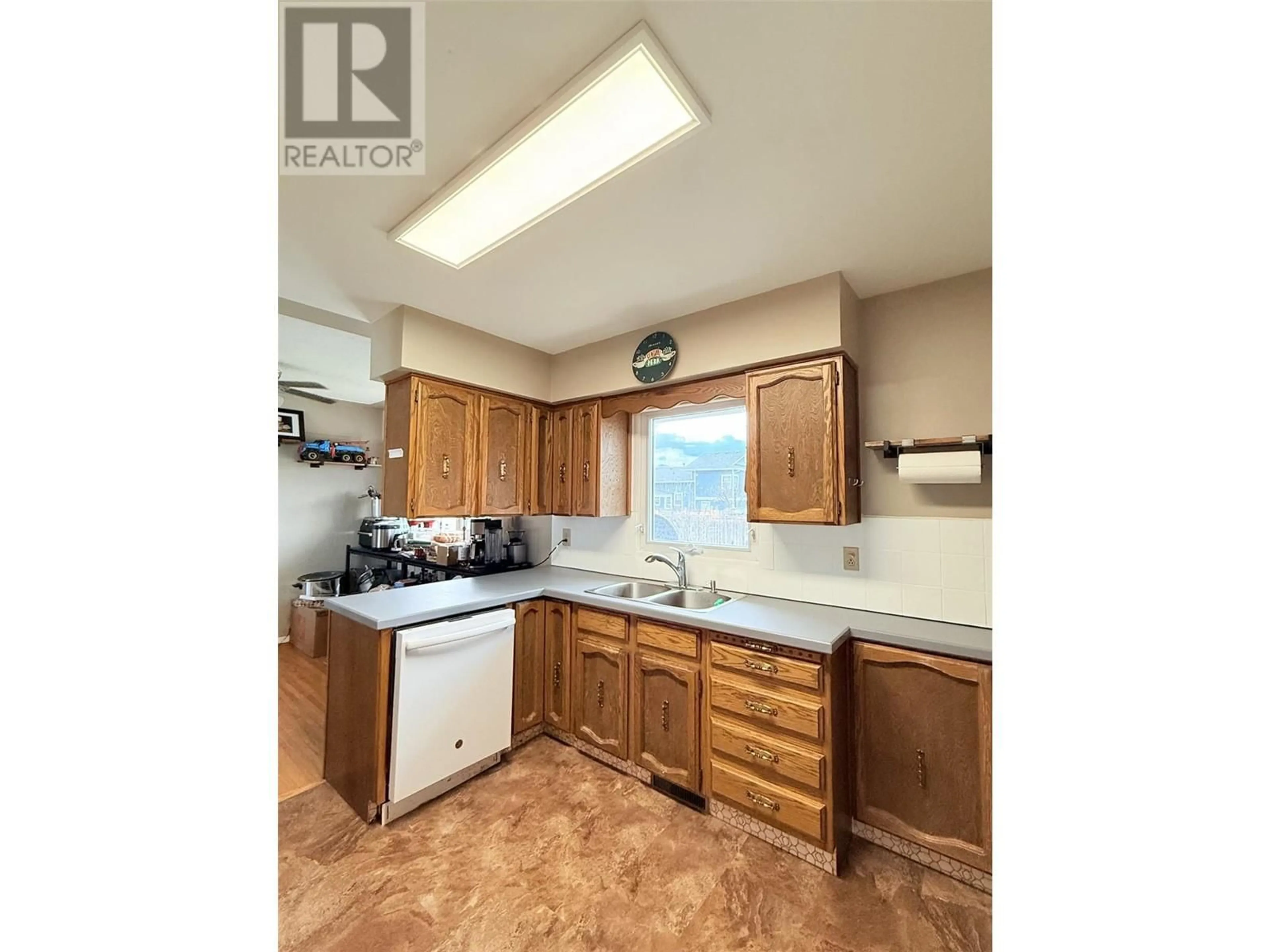 Standard kitchen, unknown for 322 WALNUT AVENUE, Kamloops British Columbia V2B1K3