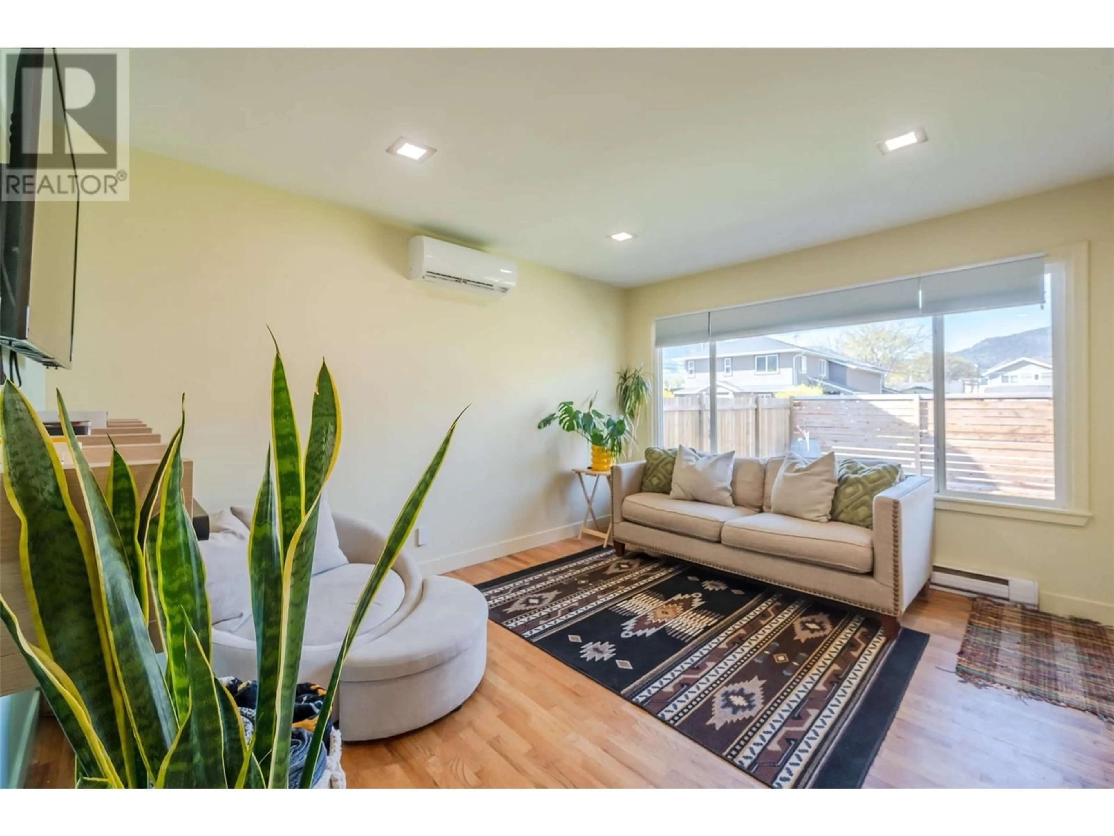 Living room with furniture, unknown for 282 BASSETT STREET, Penticton British Columbia V2A5W3