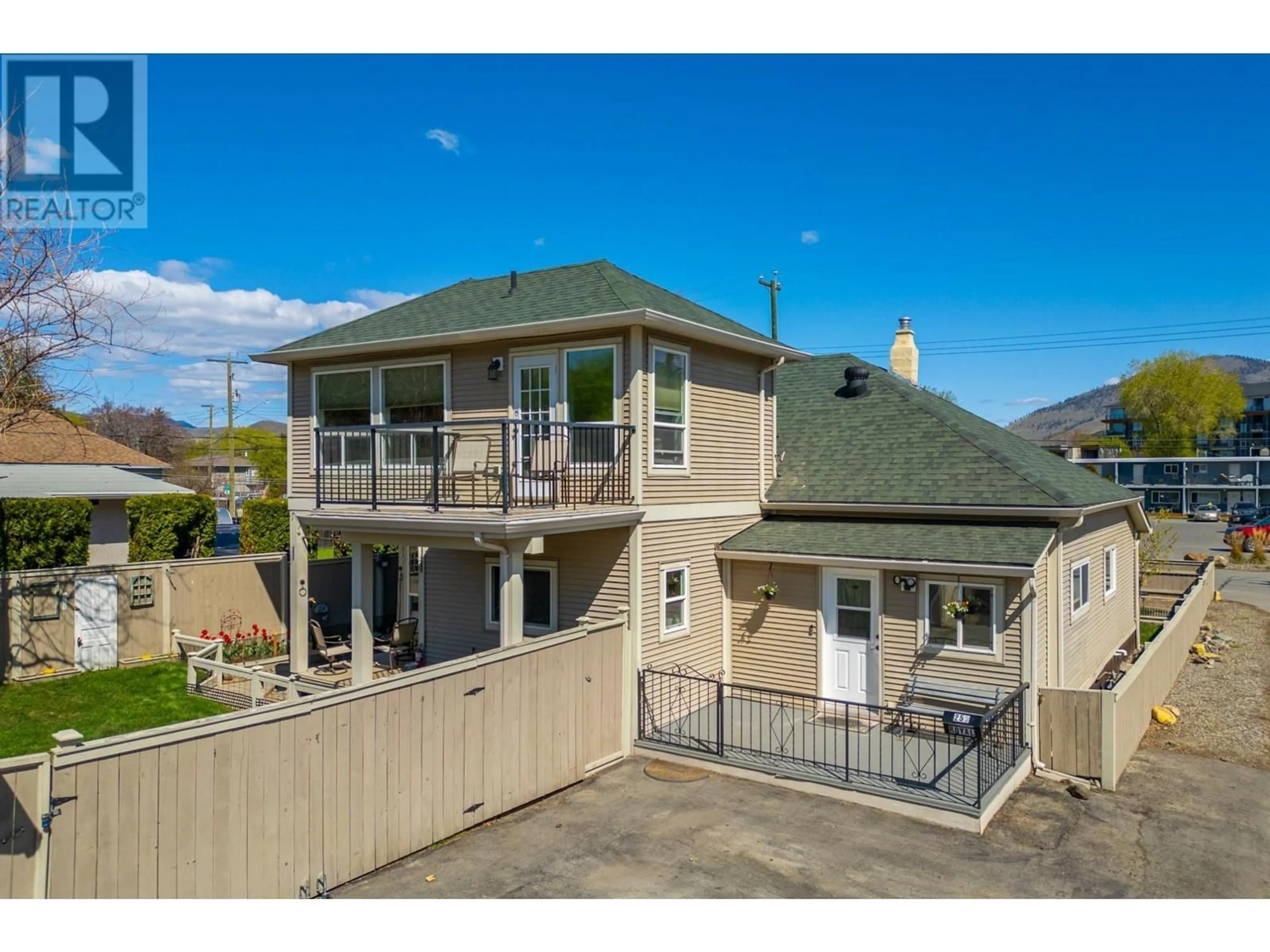A pic from outside/outdoor area/front of a property/back of a property/a pic from drone, unknown for 253 ROYAL AVENUE, Kamloops British Columbia V2B3P4