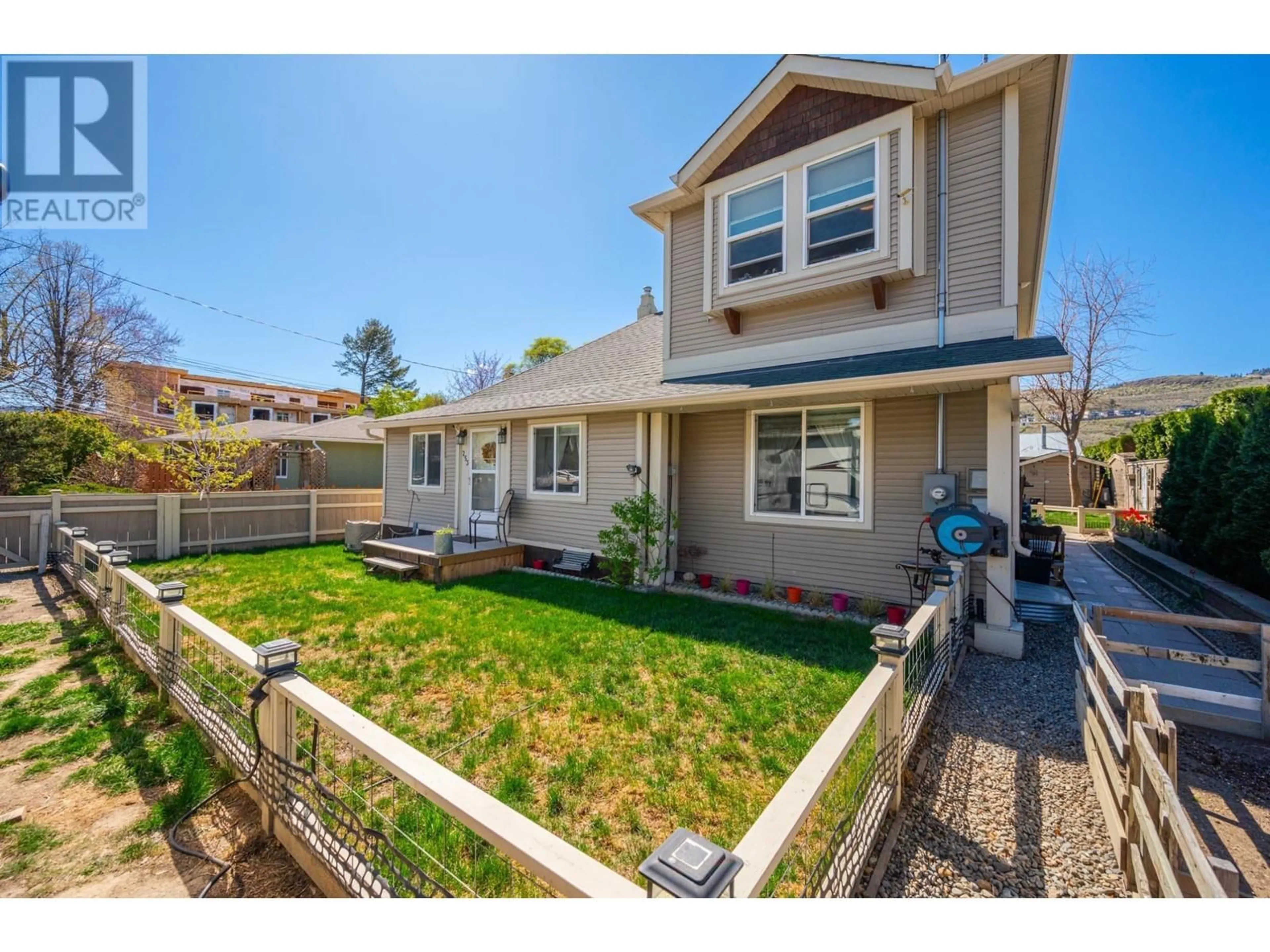 Home with vinyl exterior material, street for 253 ROYAL AVENUE, Kamloops British Columbia V2B3P4