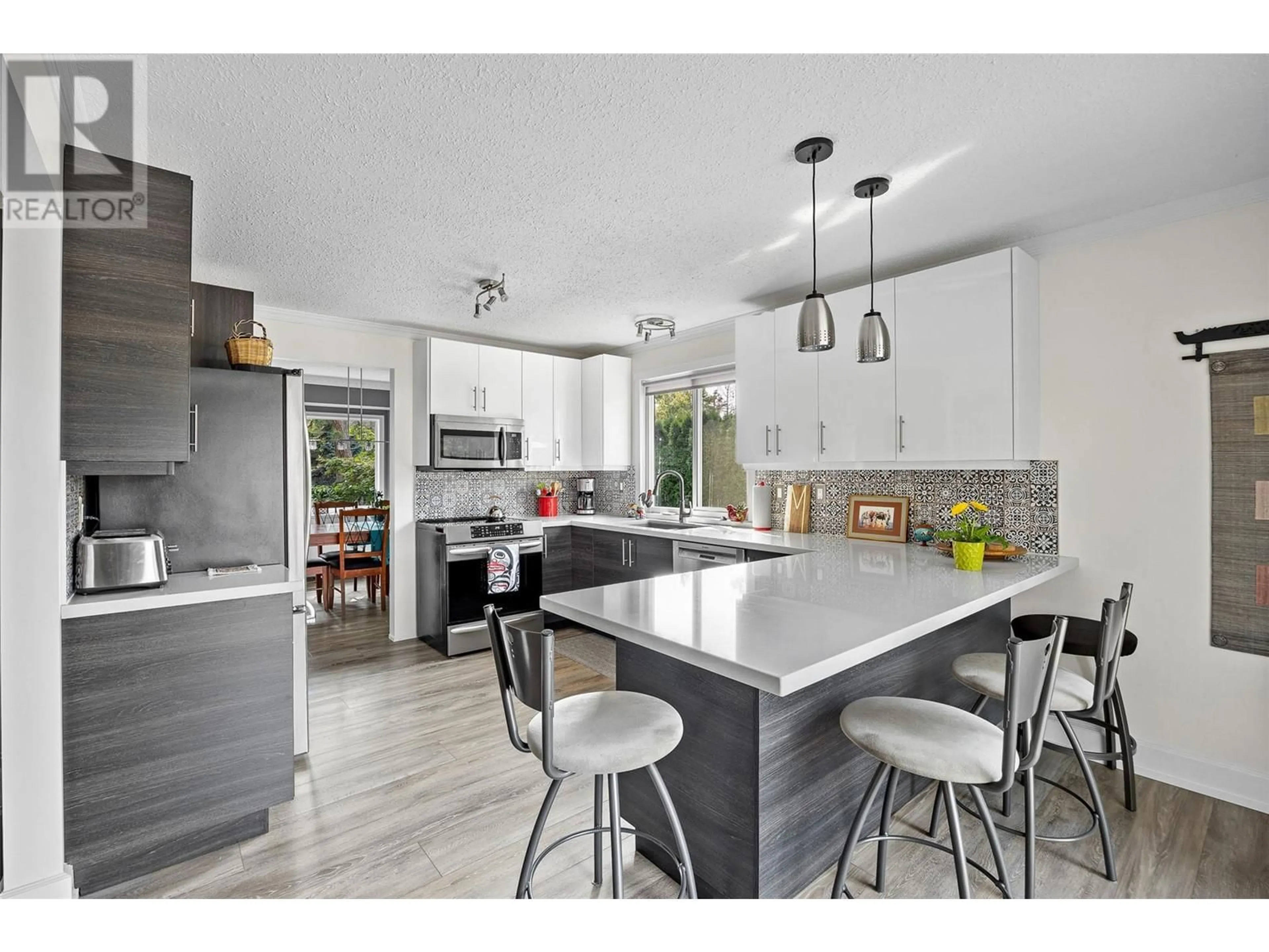 Open concept kitchen, unknown for 1996 TOMAT AVENUE, Kelowna British Columbia V1Z3C5