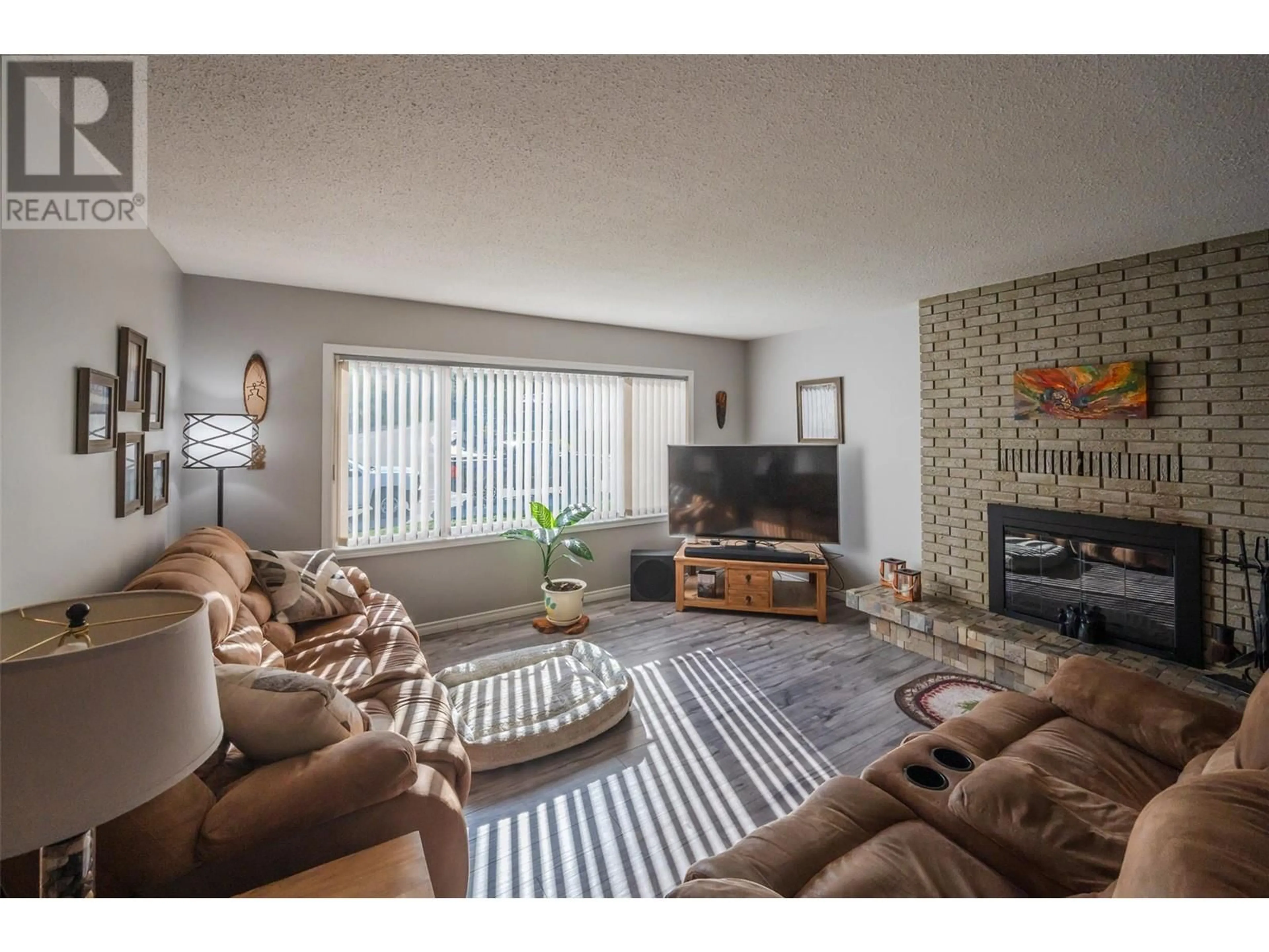 Living room with furniture, unknown for 142 CLELAND DRIVE, Penticton British Columbia V2A7G9