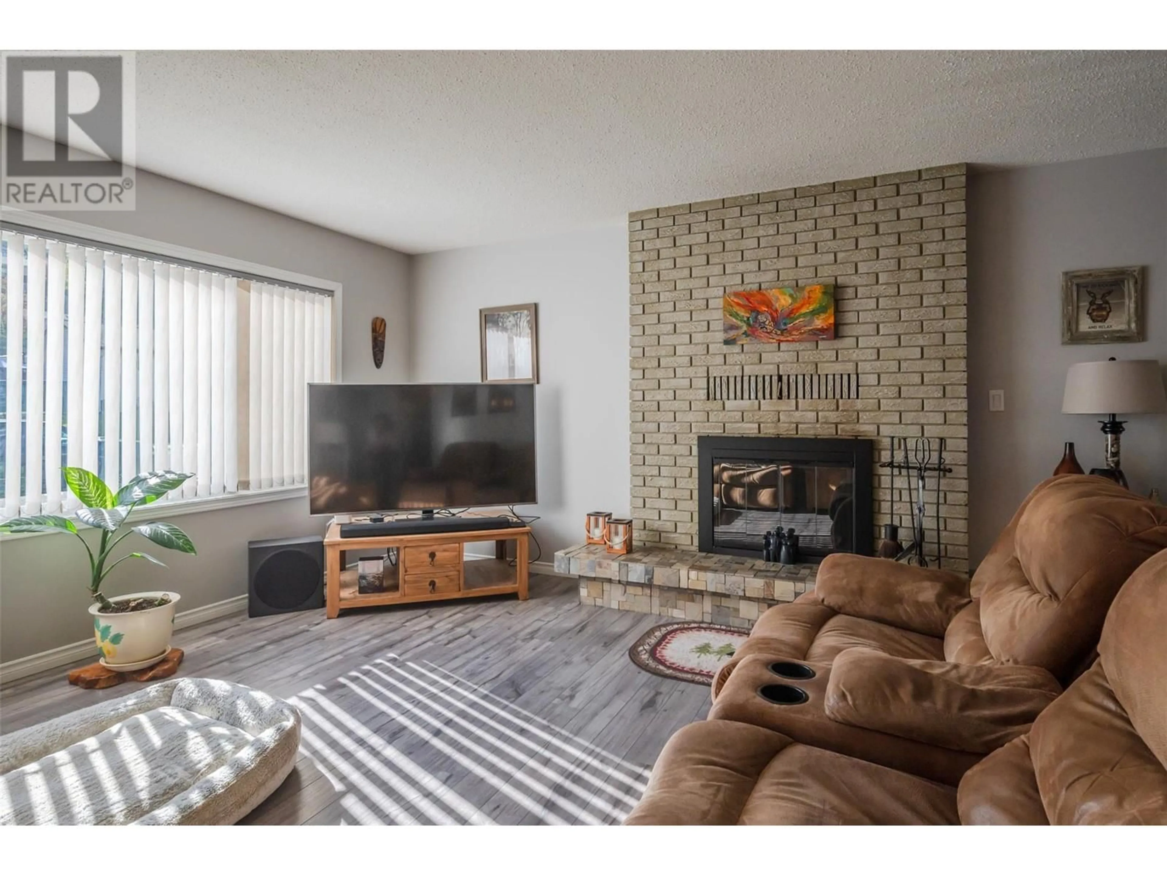 Living room with furniture, unknown for 142 CLELAND DRIVE, Penticton British Columbia V2A7G9