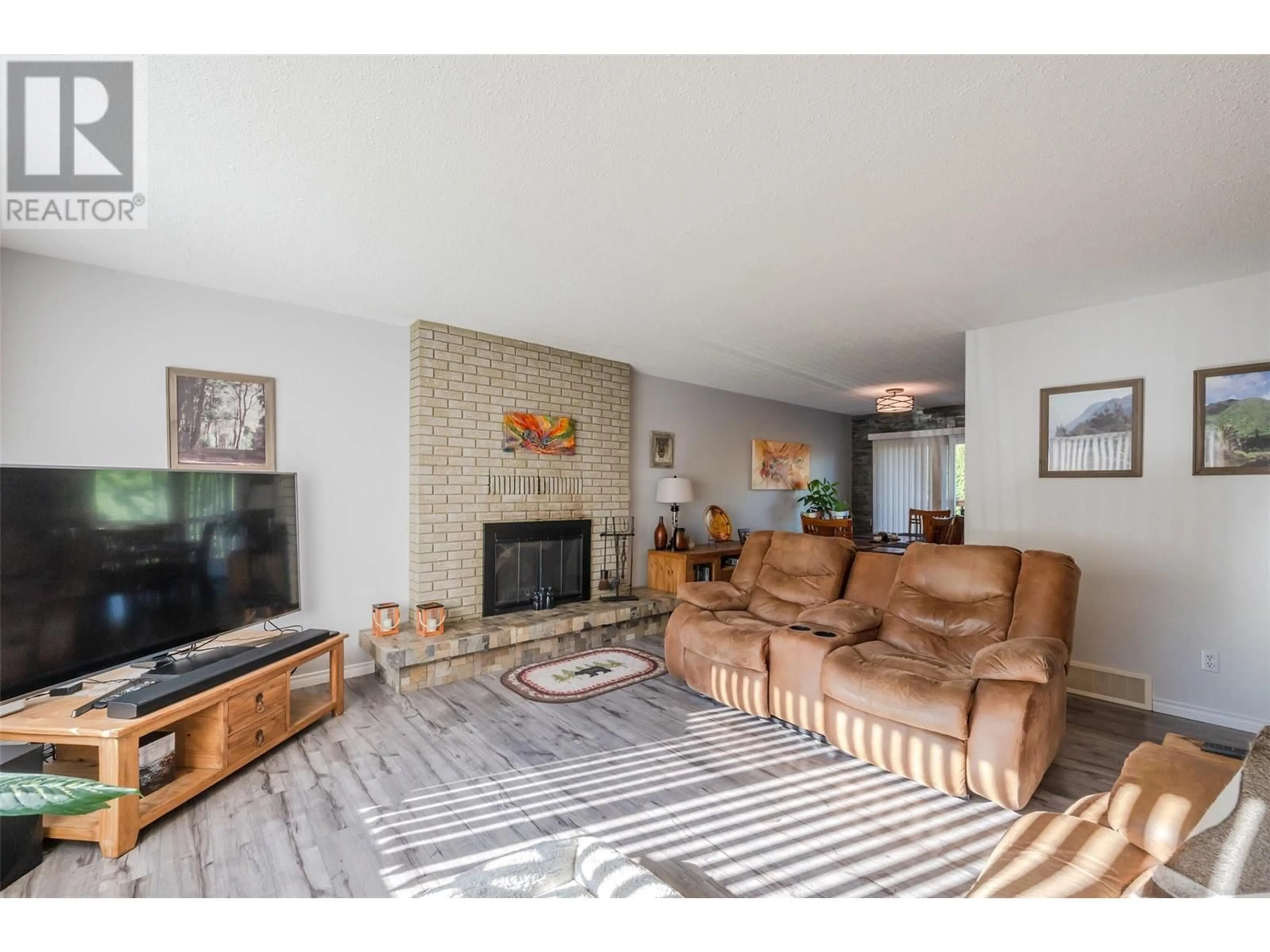 Living room with furniture, unknown for 142 CLELAND DRIVE, Penticton British Columbia V2A7G9