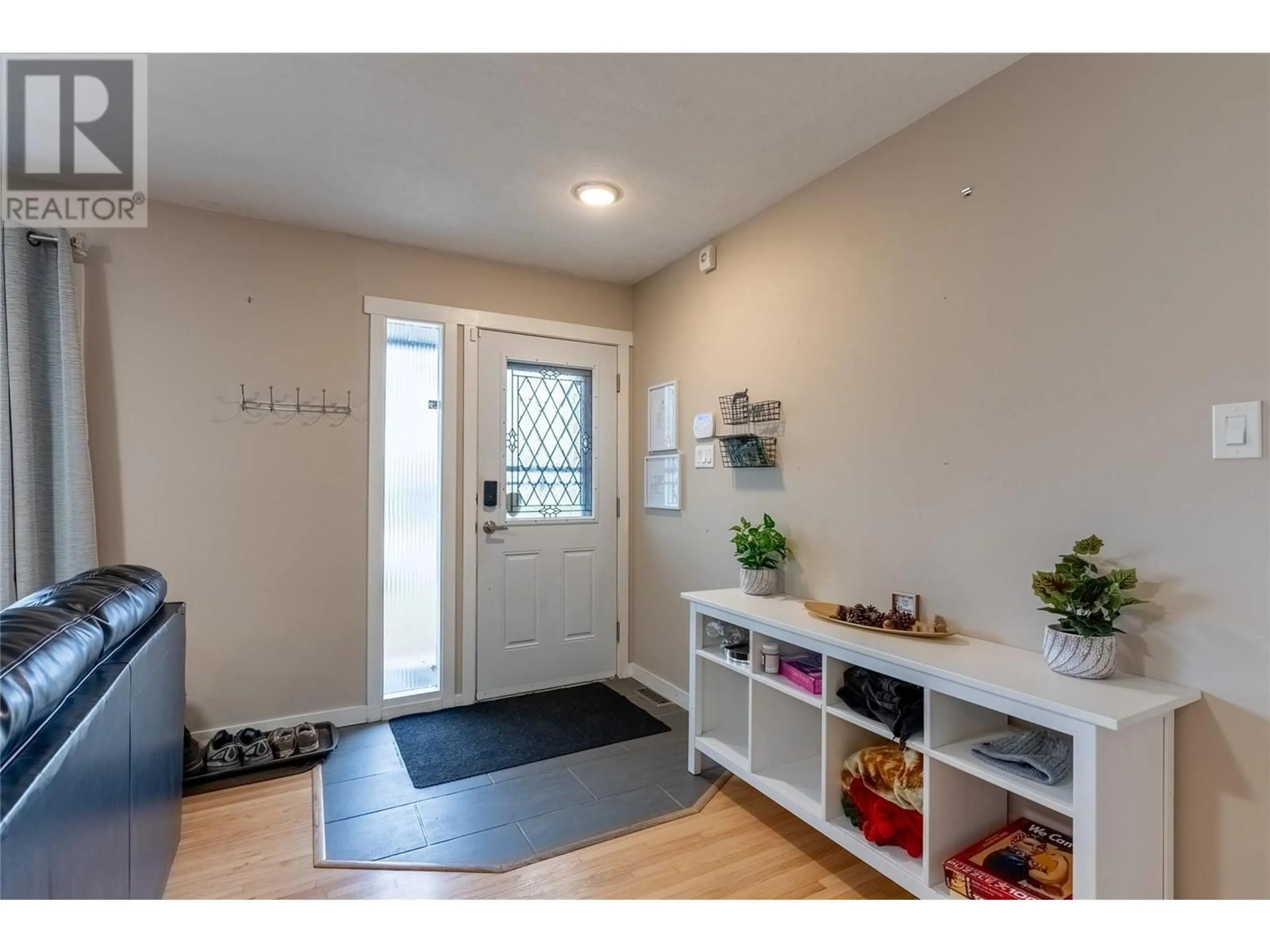 Indoor entryway for 173 KNOLLWOOD DRIVE, Kamloops British Columbia V2C4M5