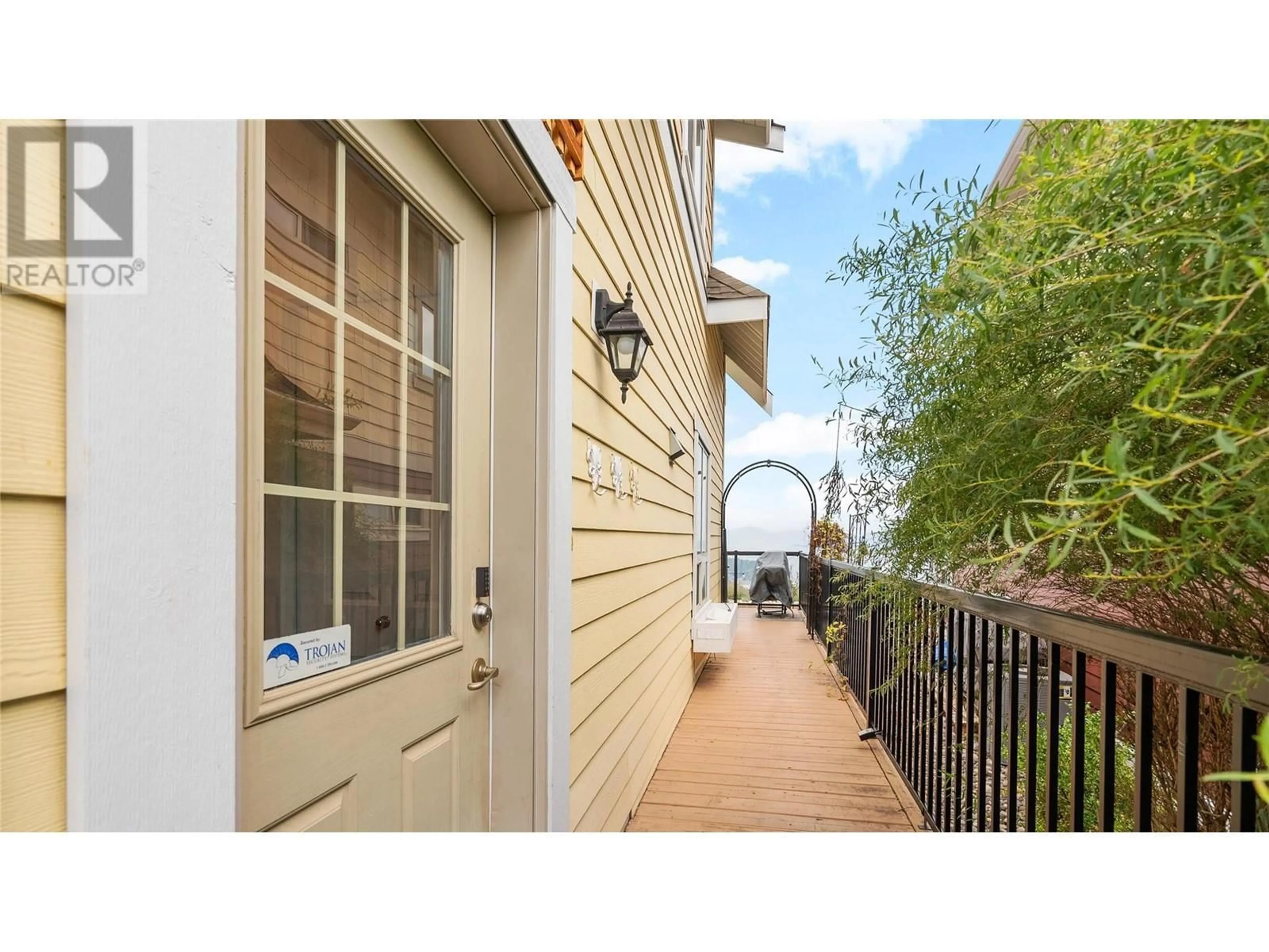 Indoor entryway for 289 - 6716 MARBELLA LOOP, Kelowna British Columbia V1Z3R8