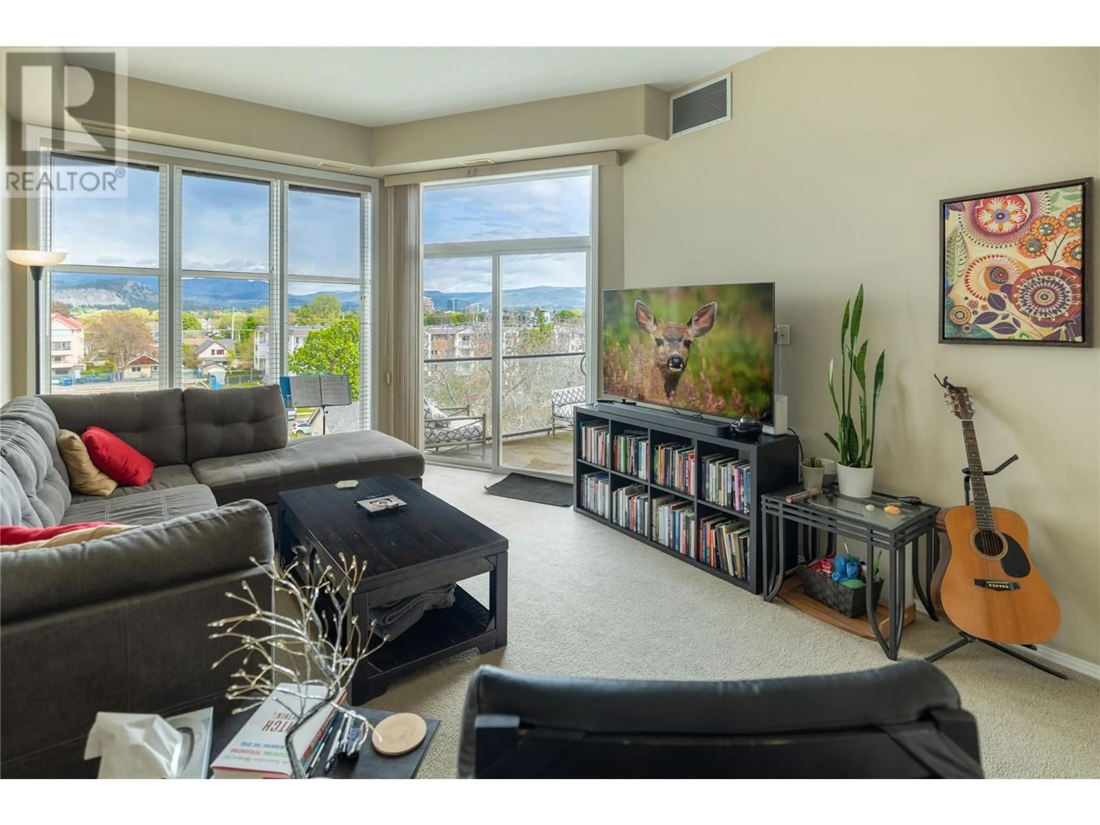 Living room with furniture, unknown for 408 - 1327 ST PAUL STREET, Kelowna British Columbia V1Y2E2