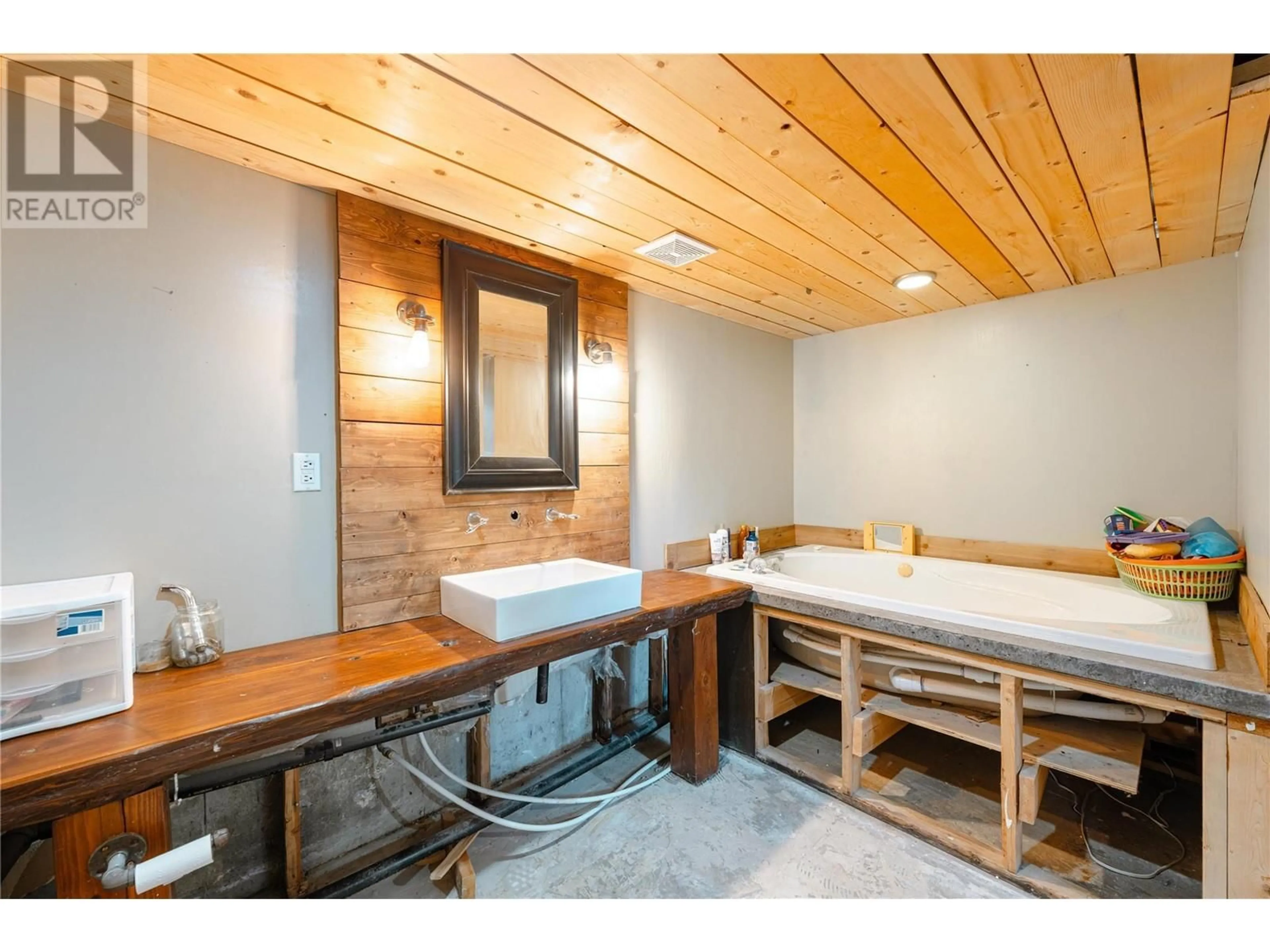 Unknown for 211 VIERS CRESCENT, Revelstoke British Columbia V0E2S0