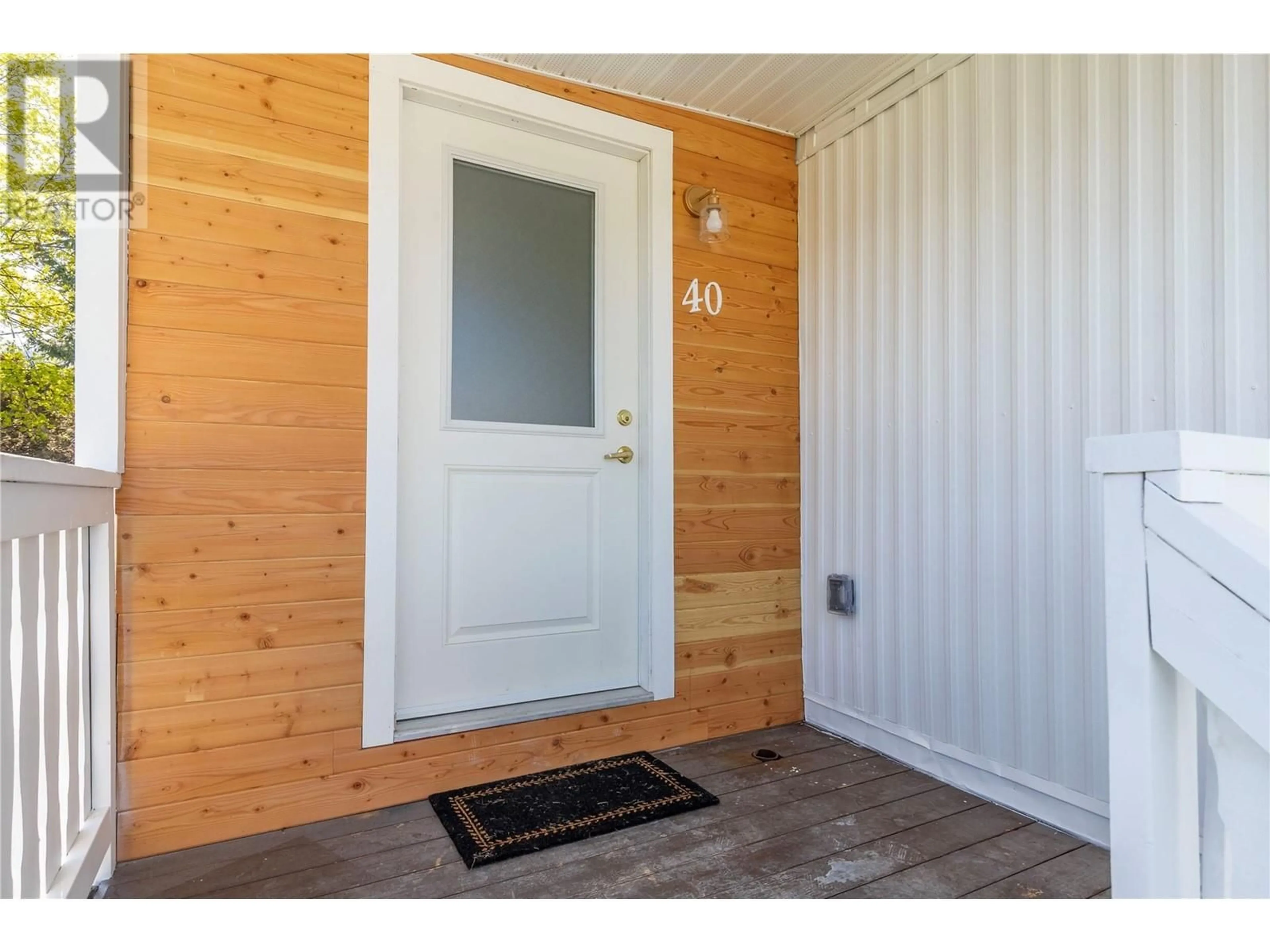Indoor entryway for 40 - 6902 OKANAGAN LANDING ROAD, Vernon British Columbia V1H1X4