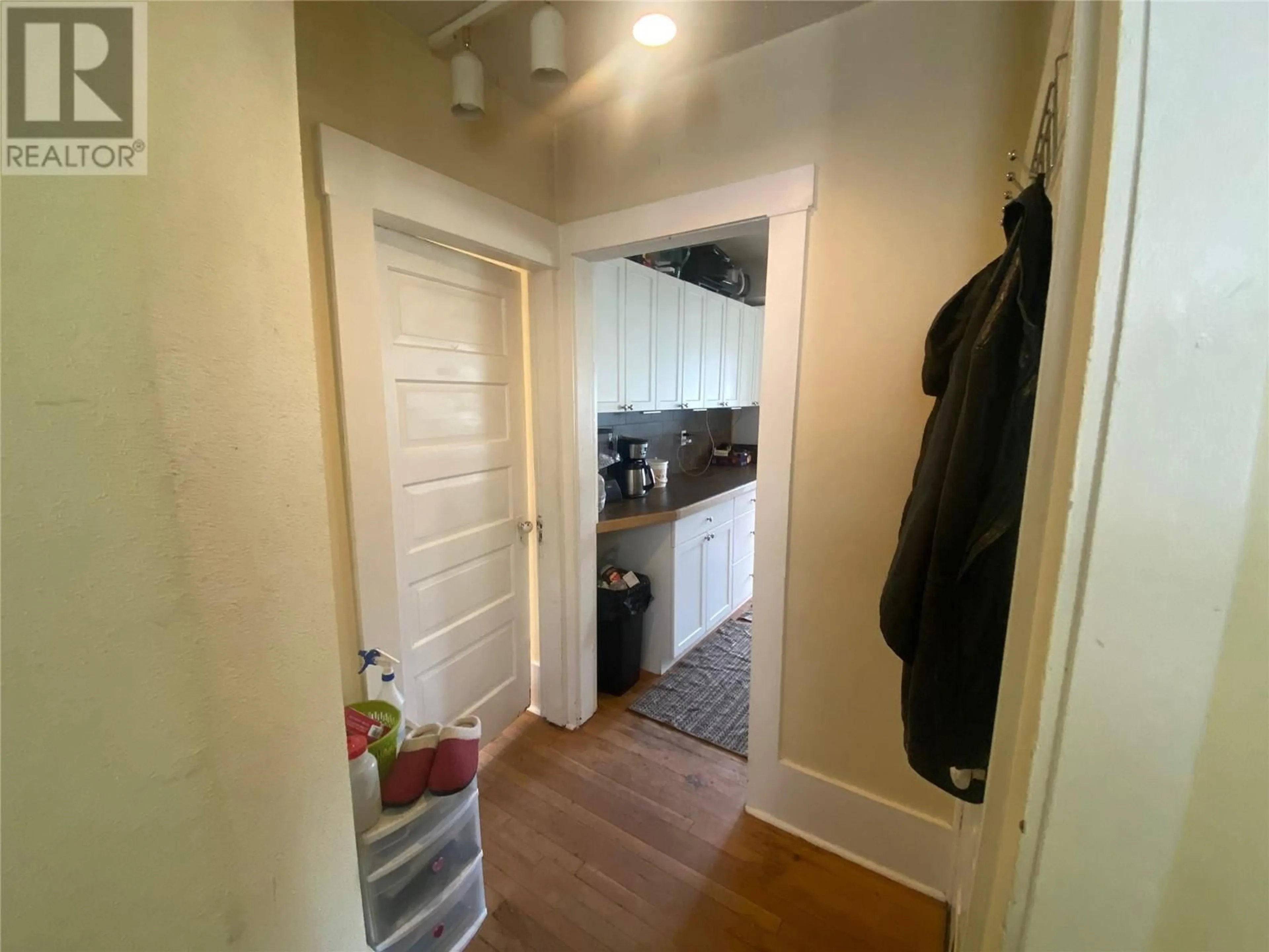Indoor entryway for 1205 GREEN AVENUE, Trail British Columbia V1R4J9