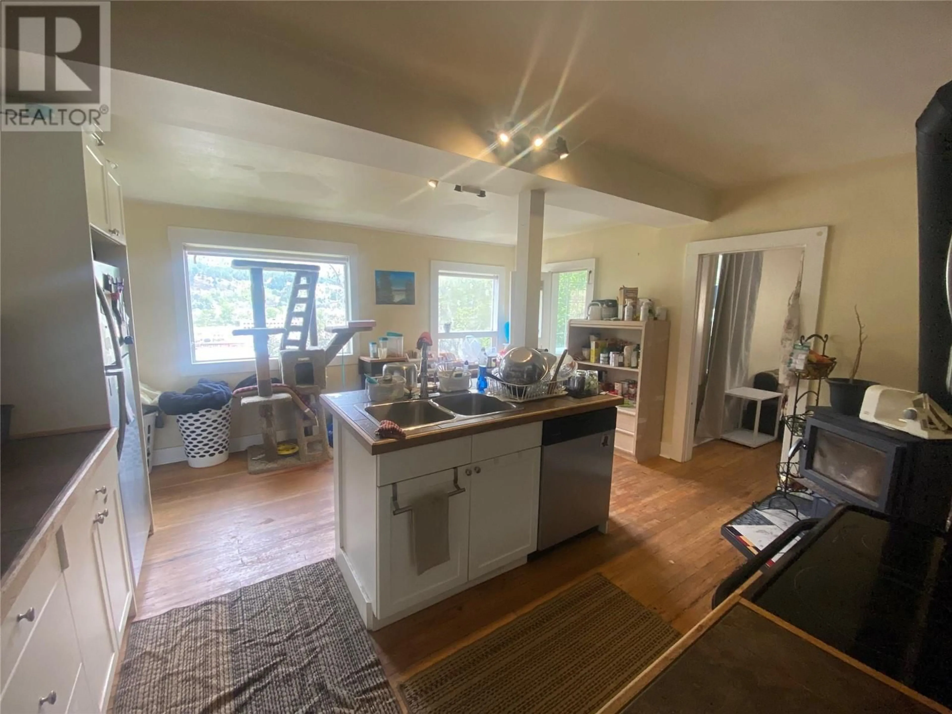 Open concept kitchen, unknown for 1205 GREEN AVENUE, Trail British Columbia V1R4J9