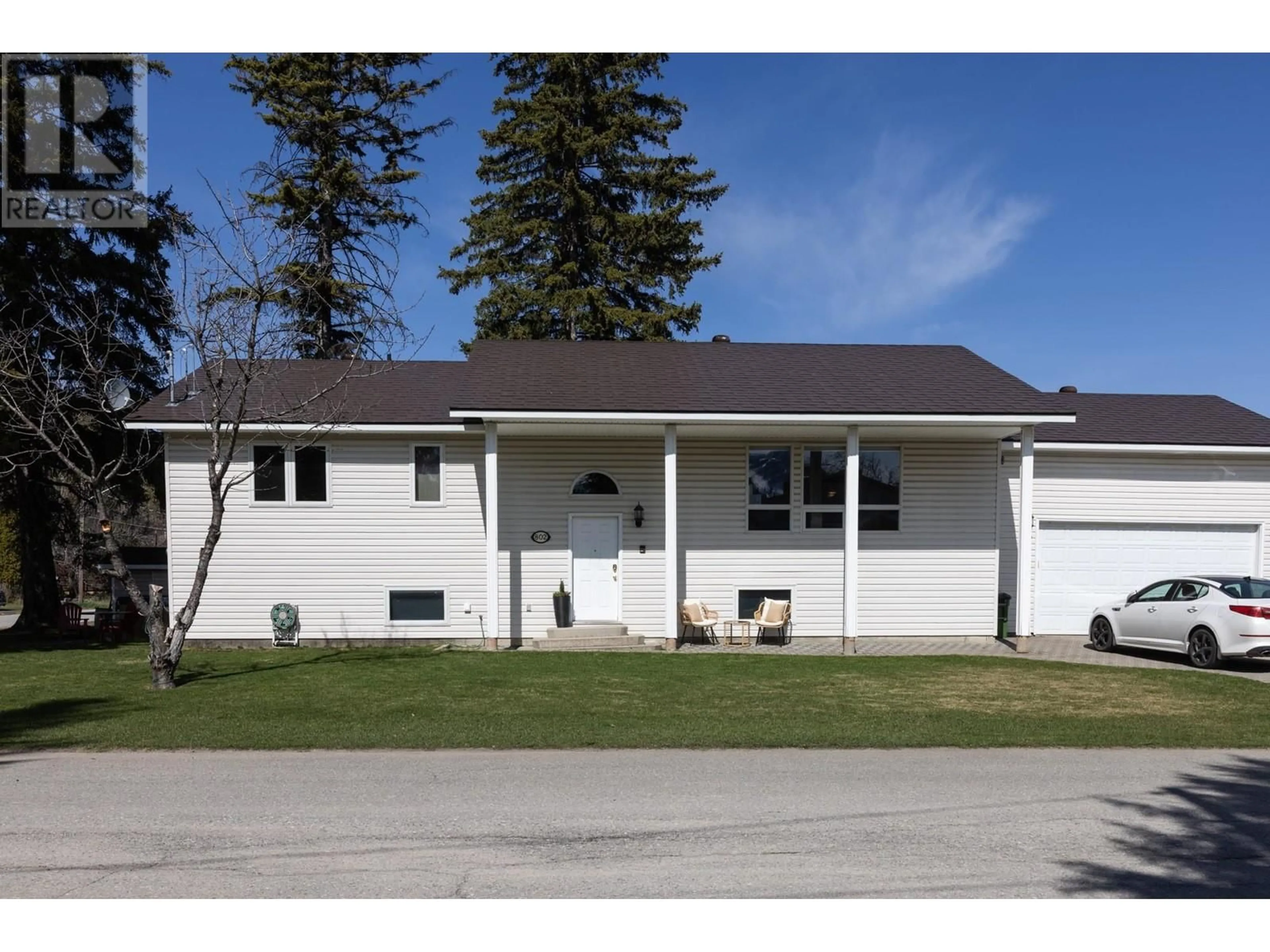 Home with vinyl exterior material, street for 802 11TH AVENUE, Fernie British Columbia V0B1M0