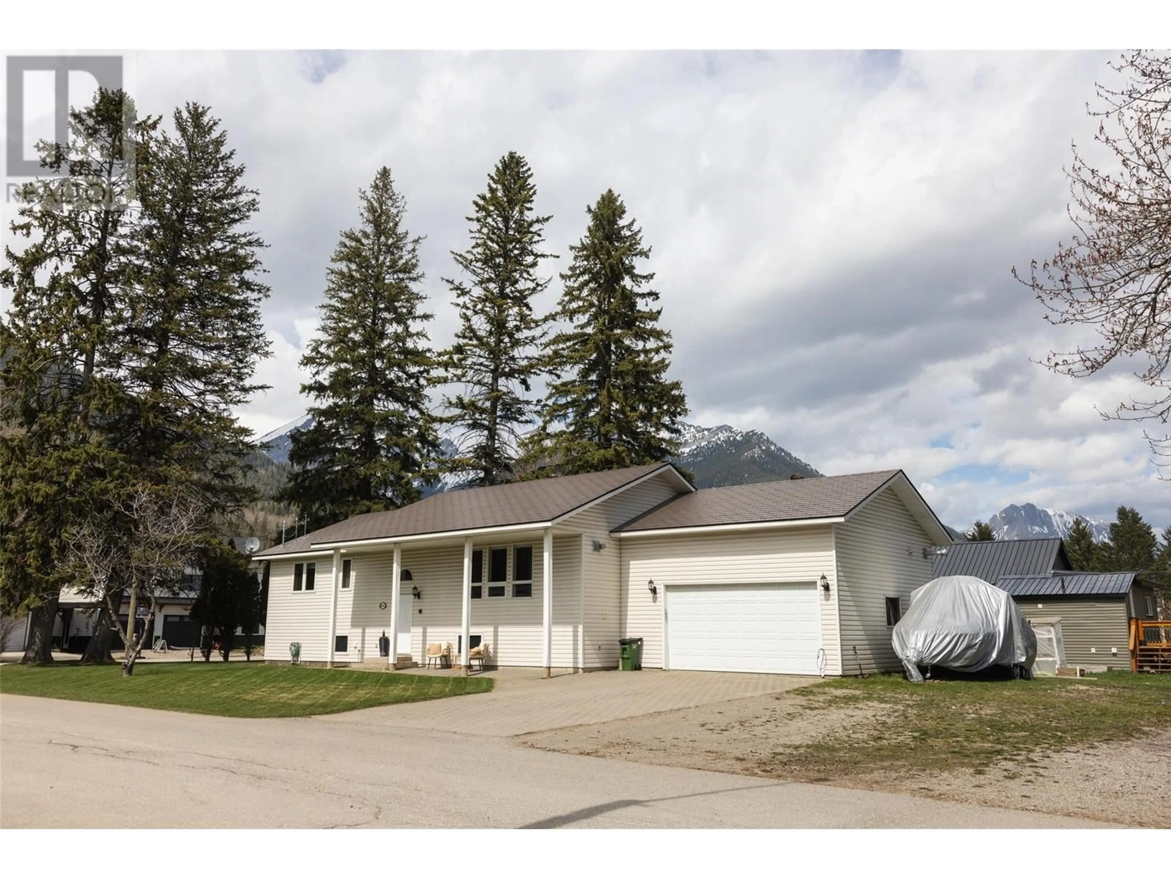 A pic from outside/outdoor area/front of a property/back of a property/a pic from drone, mountain view for 802 11TH AVENUE, Fernie British Columbia V0B1M0