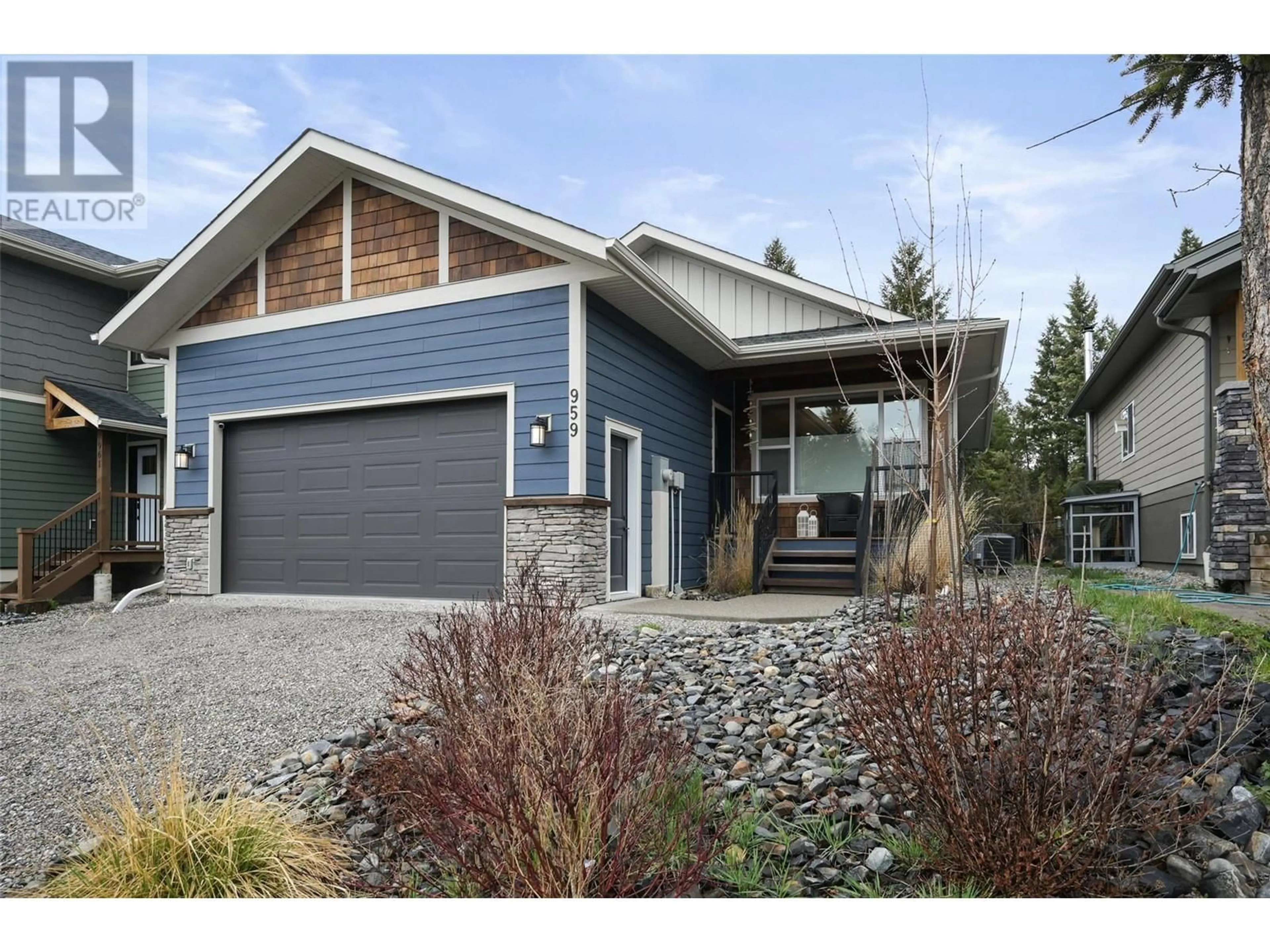 Home with vinyl exterior material, street for 959 COPPER POINT WAY, Invermere British Columbia V0A1K3