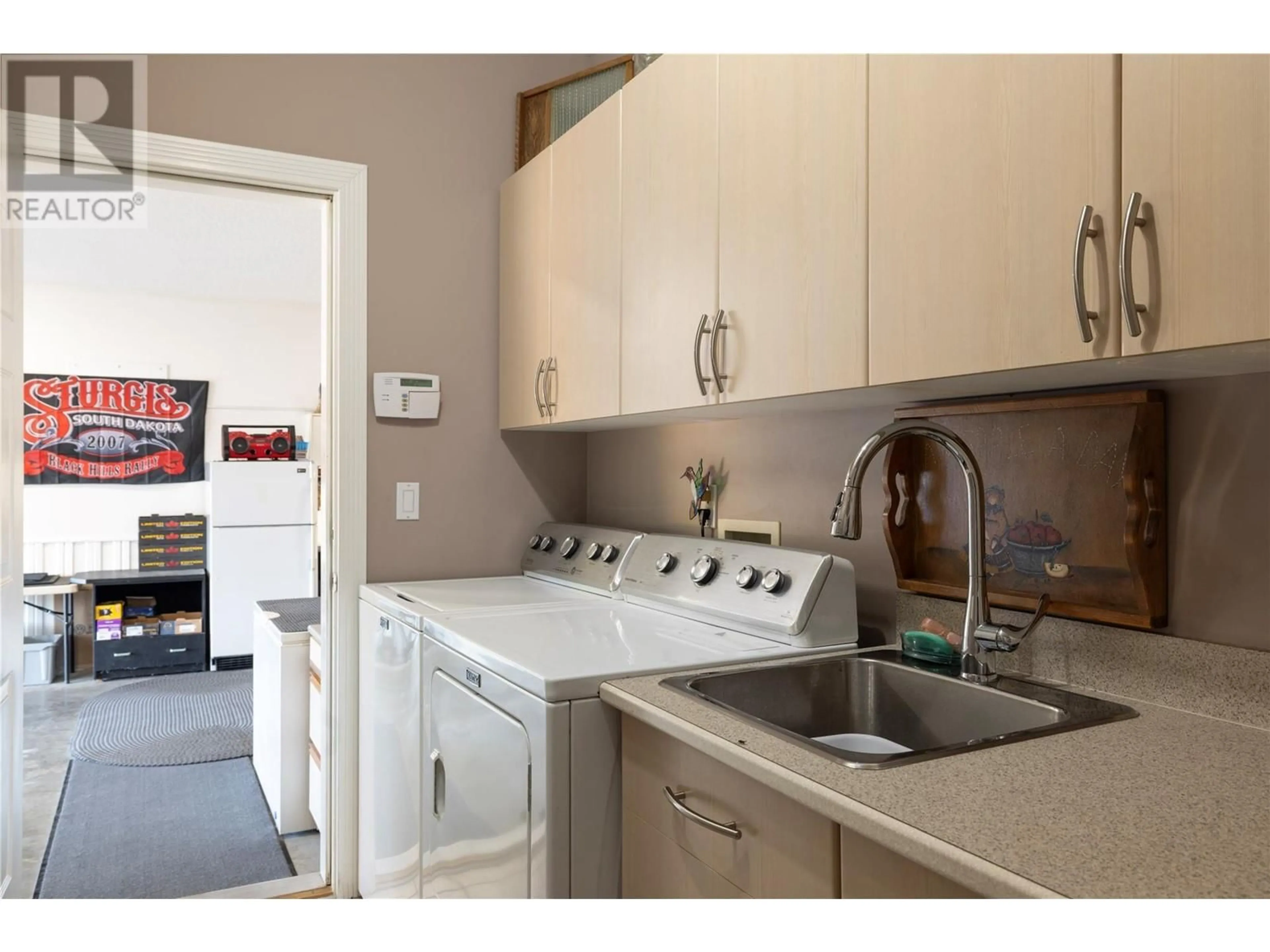 Kitchen with laundary machines, unknown for 4559 CASCADE DRIVE, Vernon British Columbia V1T9K3